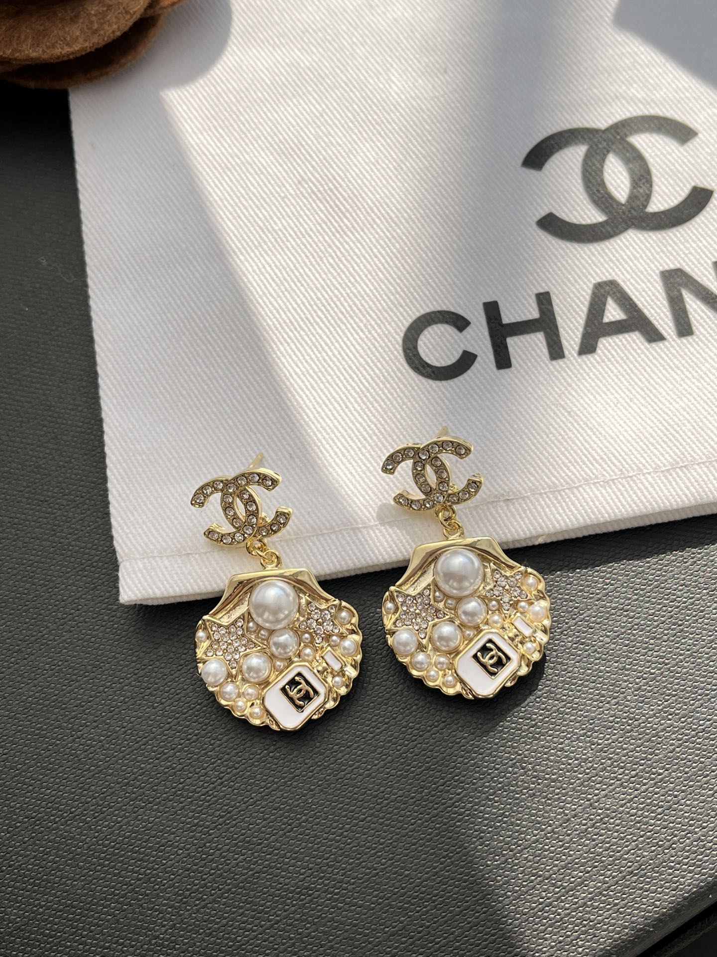 A1086 Chanel earrings