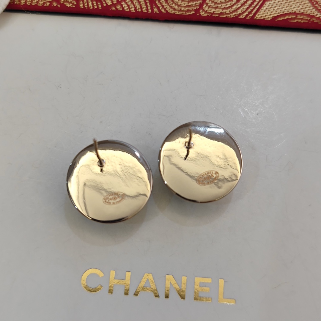 A860 Chanel earrings