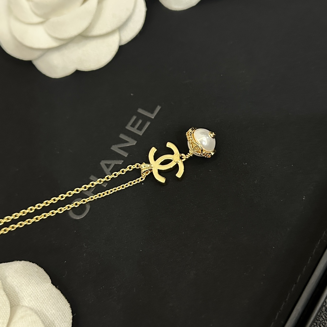 B274  Chanel necklace