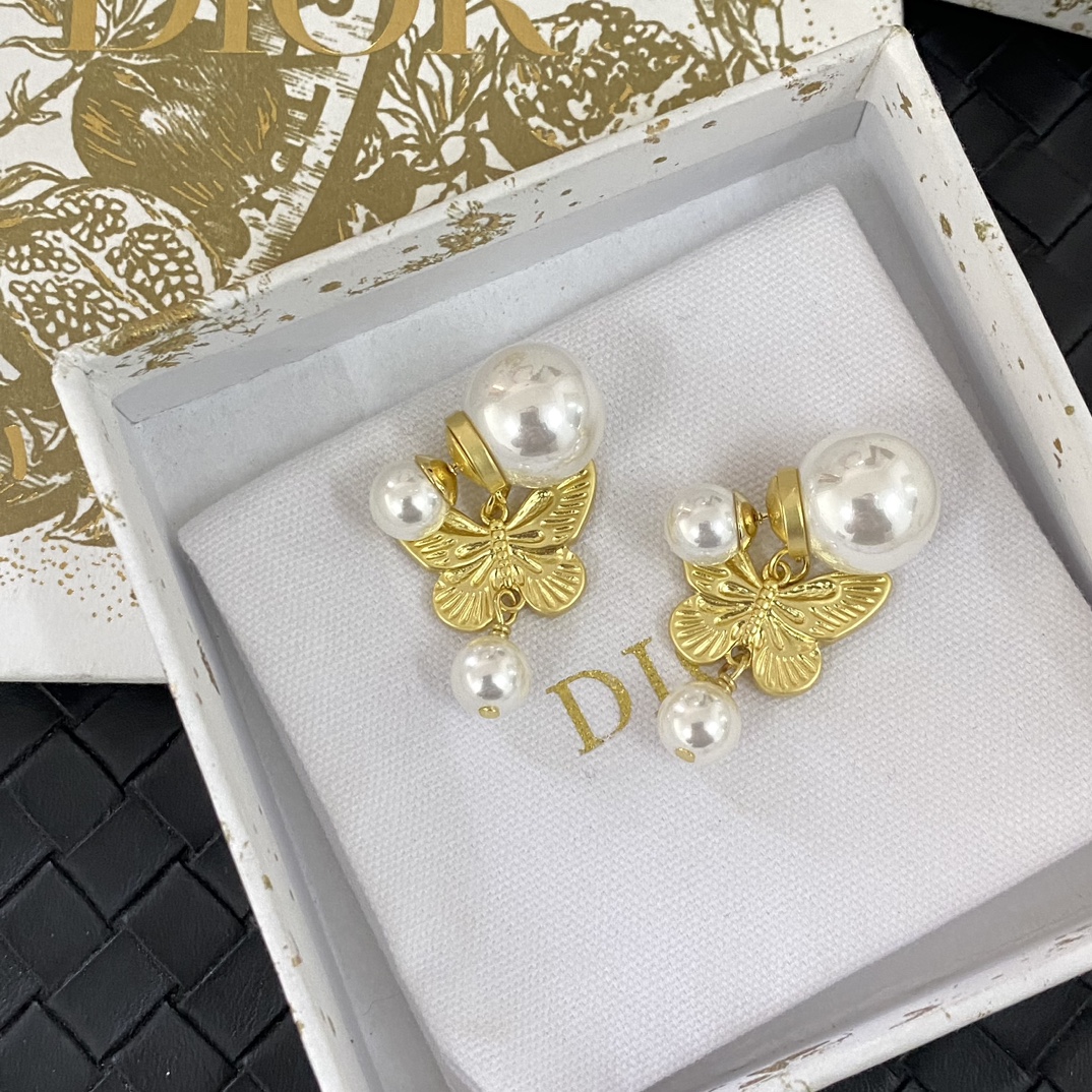 A778  Dior earrings