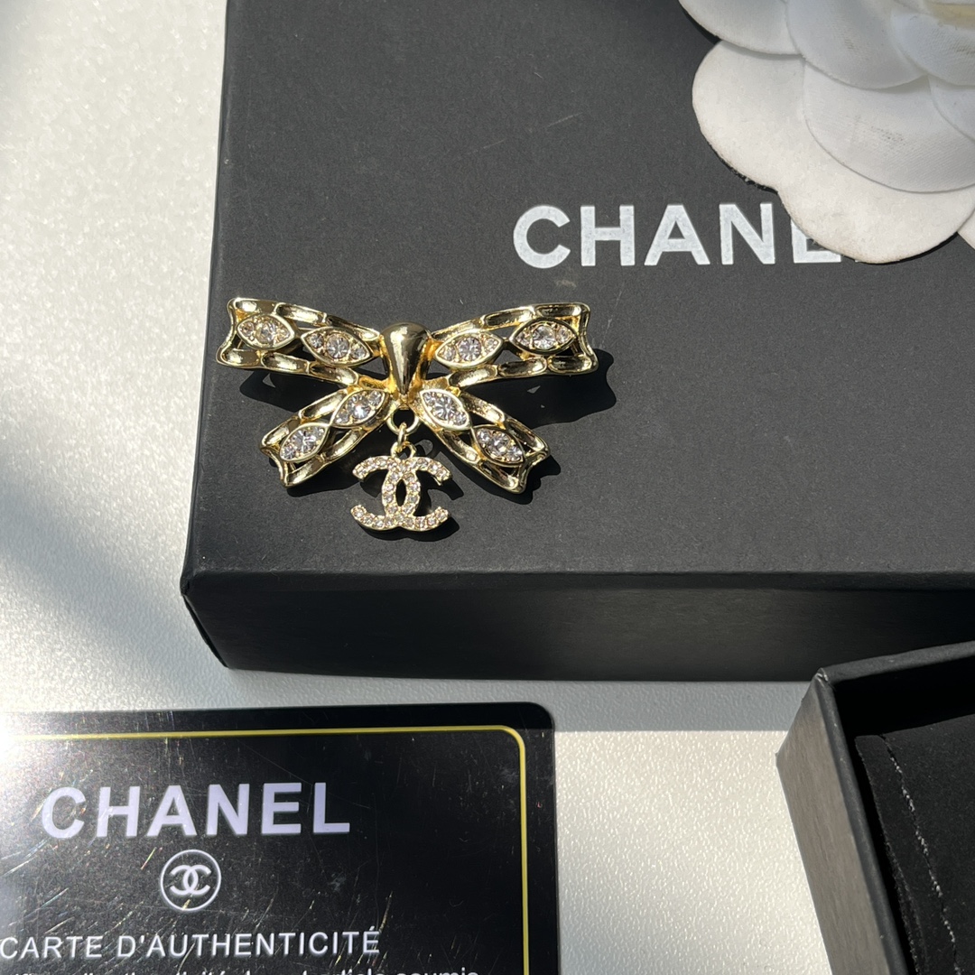 D168  Chanel bow brooch