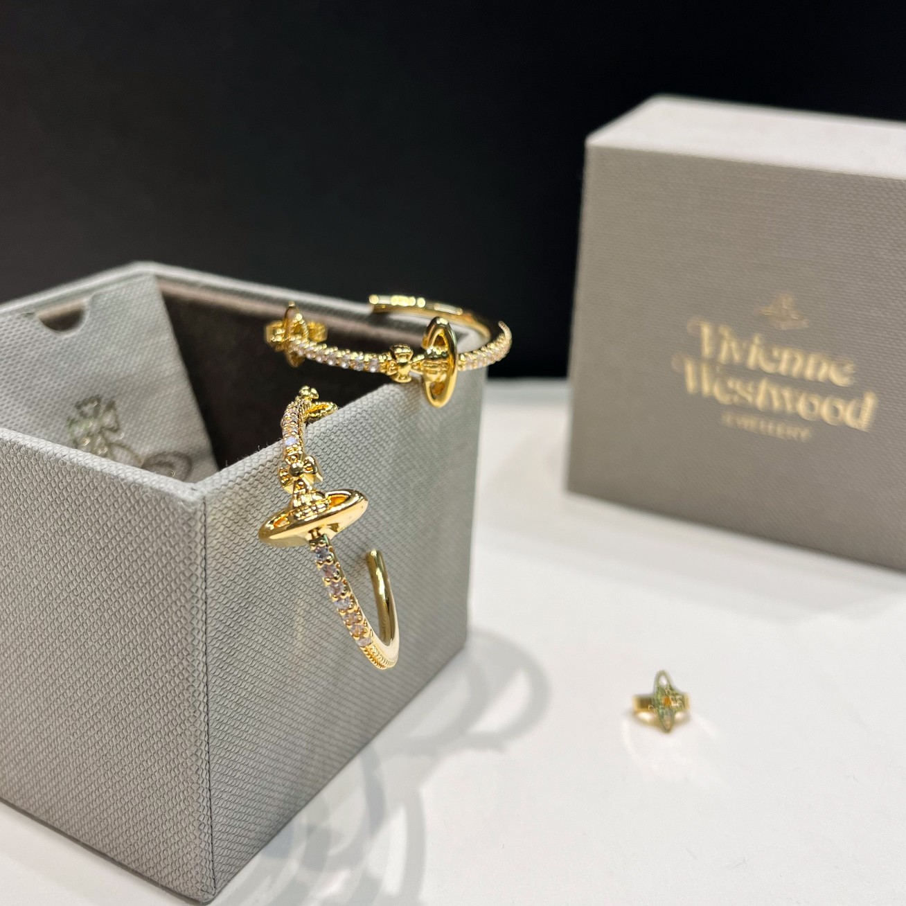 A1710 Vivienne Westwood hoop earrings