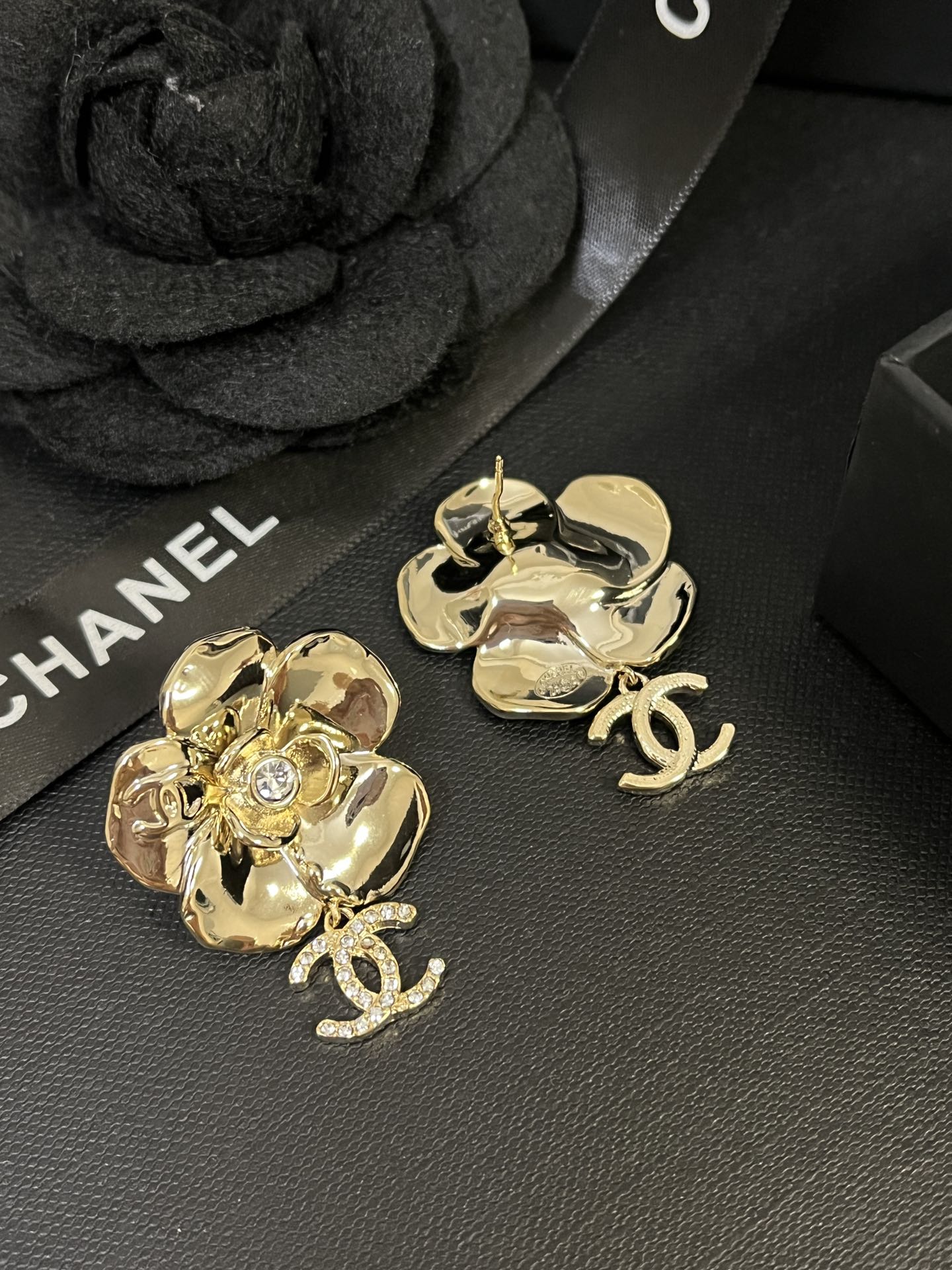 A1045 Chanel earrings