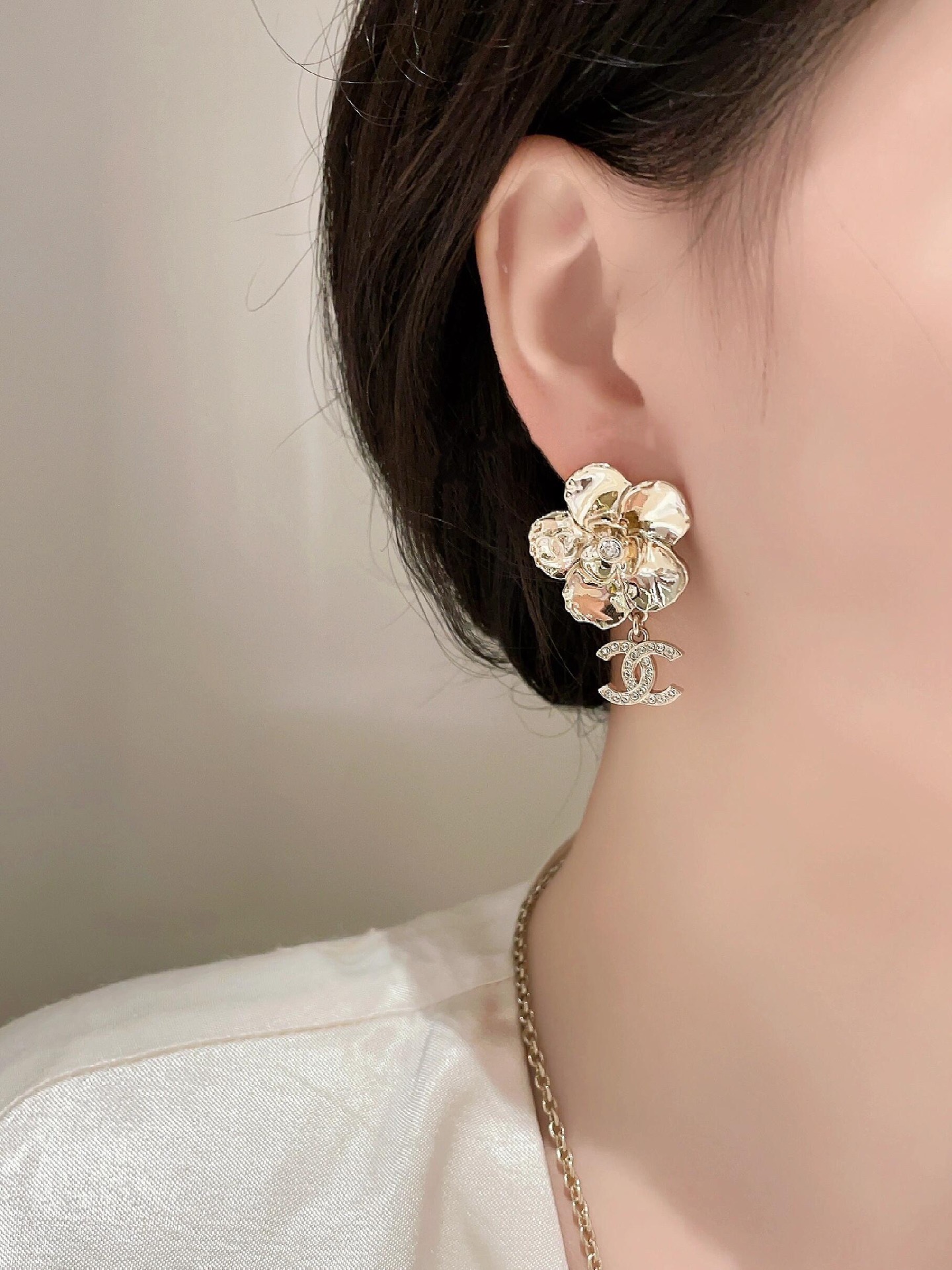 A1045 Chanel earrings