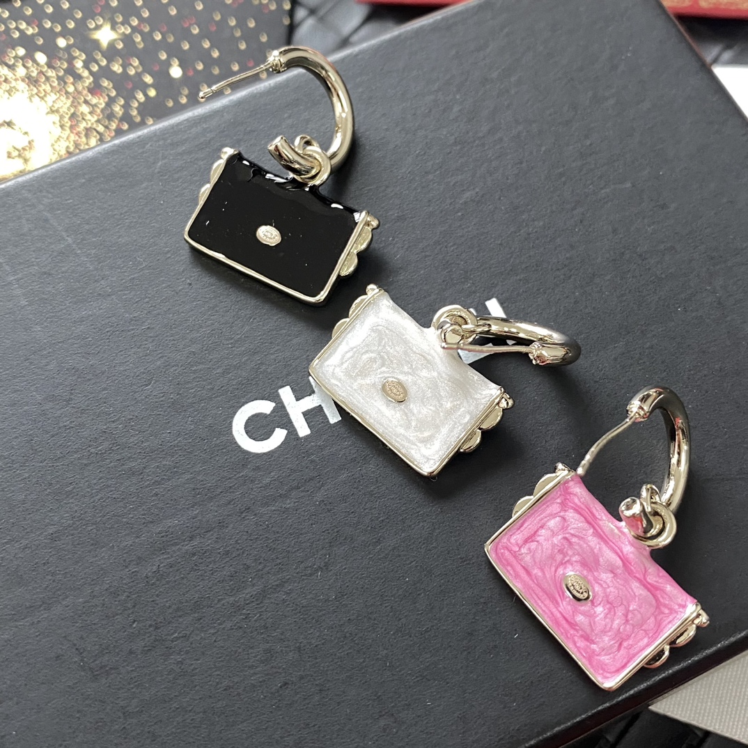 E015 Chanel earrings