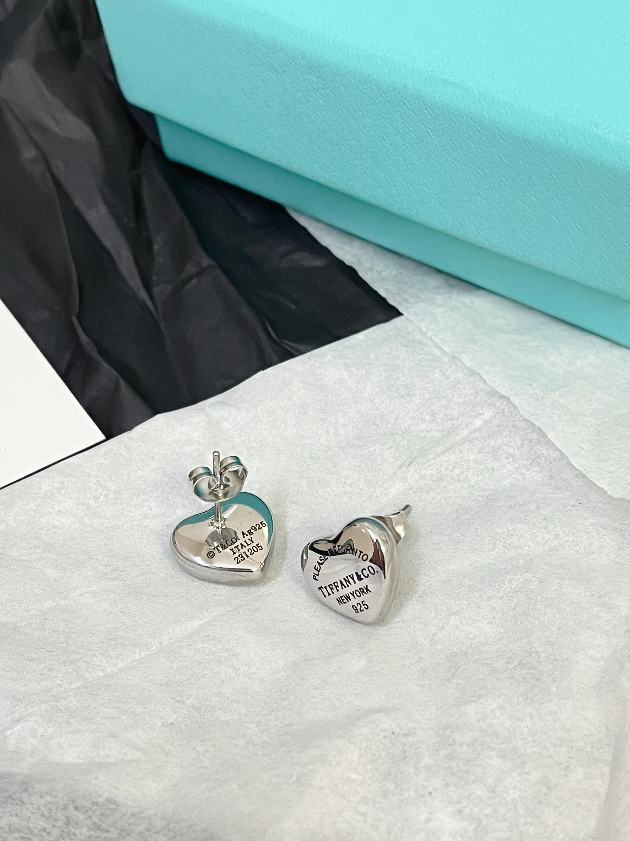 A1052  Tiffany silver heart earrings