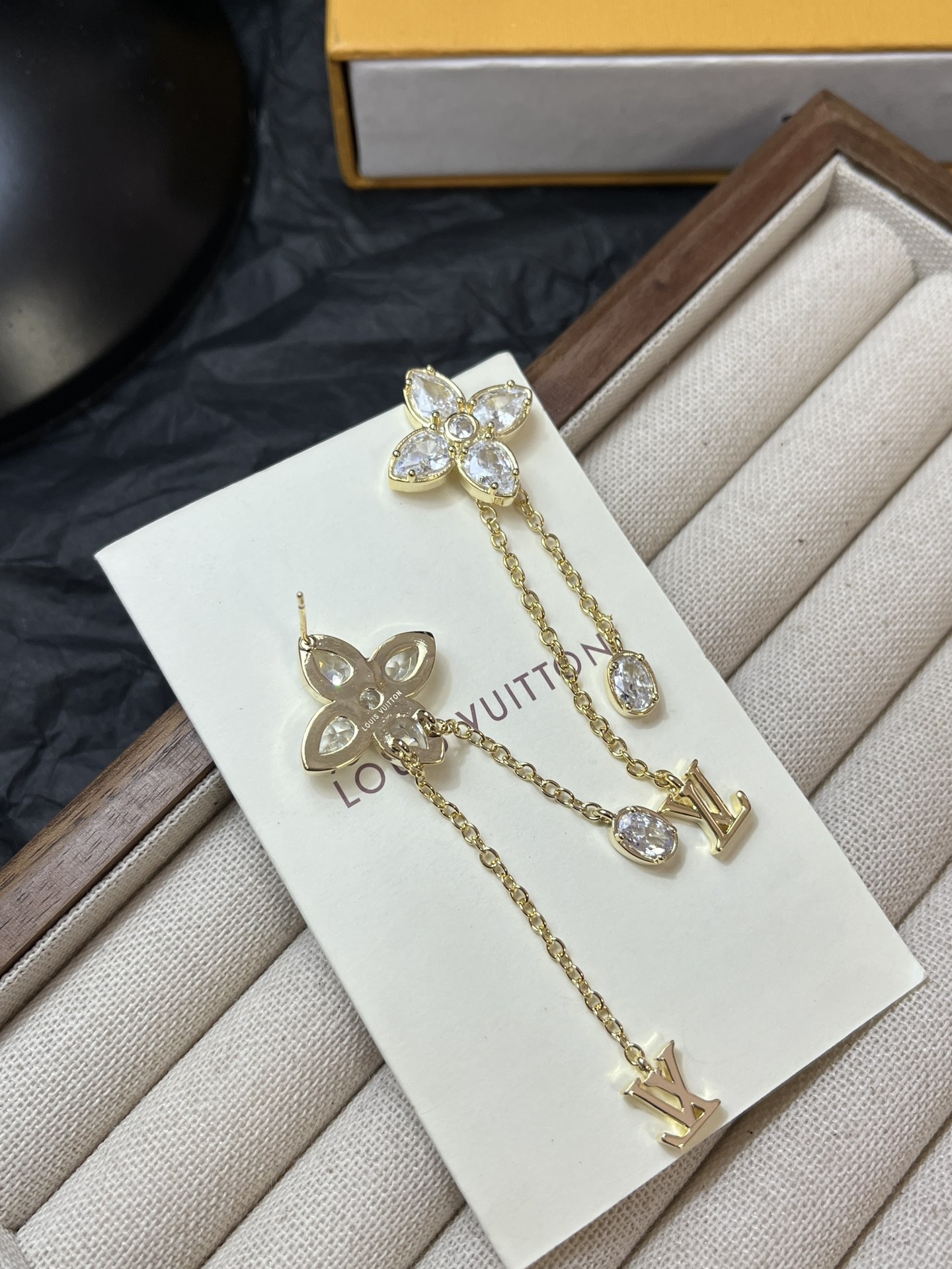 A1060 LV earrings