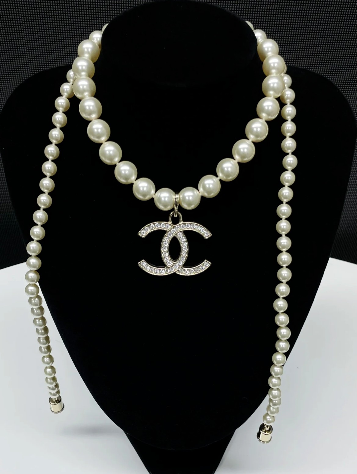 Chanel Airpods pearls necklace 115826