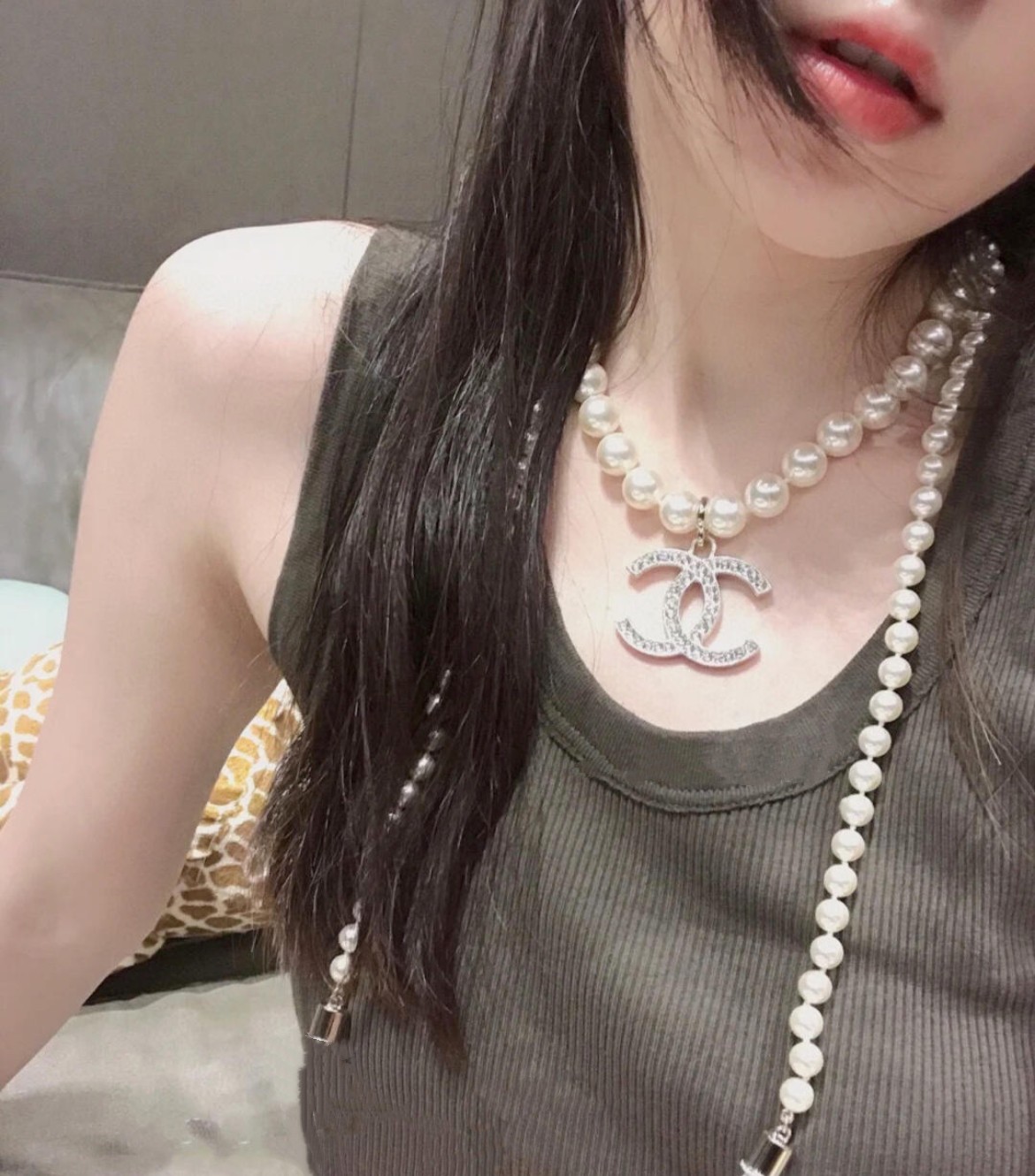 Chanel Airpods pearls necklace 115826