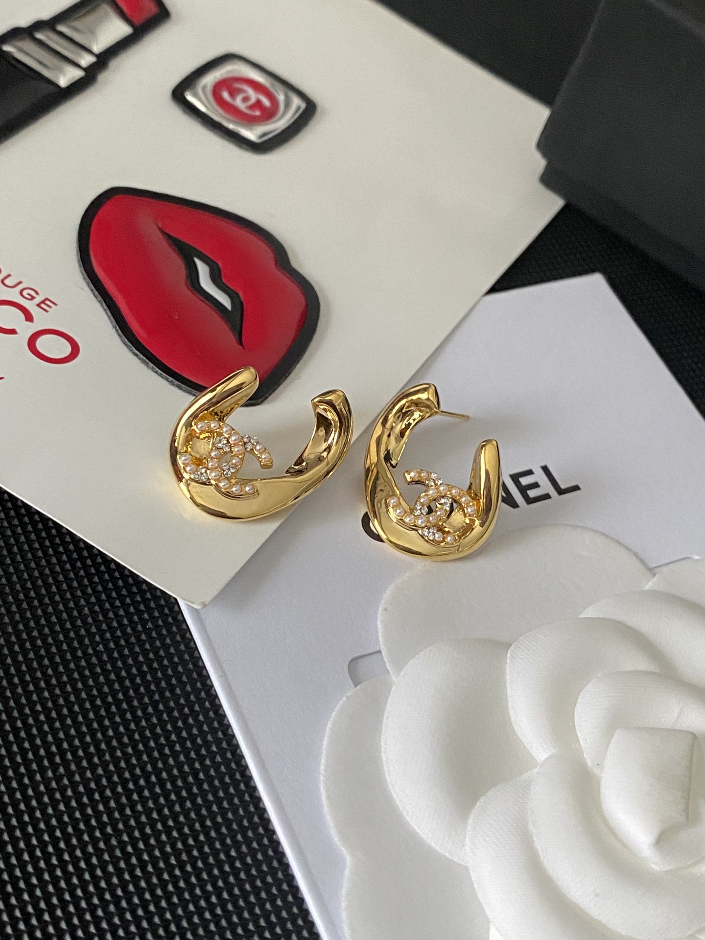 A1828 Chanel earrings