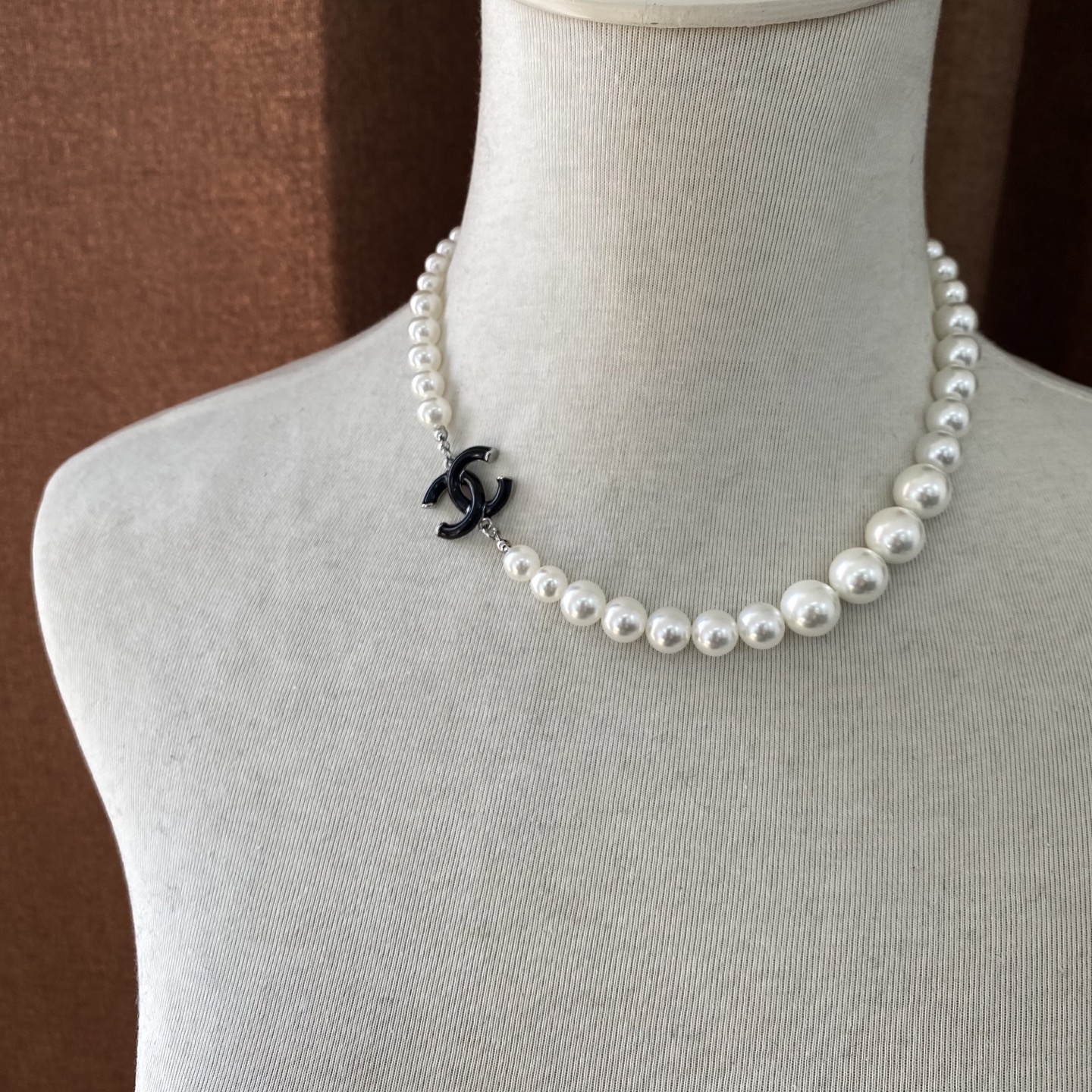 B539 Chanel choker pearls necklace