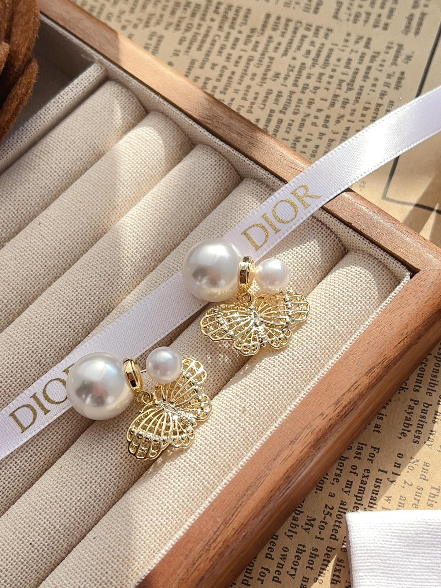 A1071 Dior butterfly pearls earrings