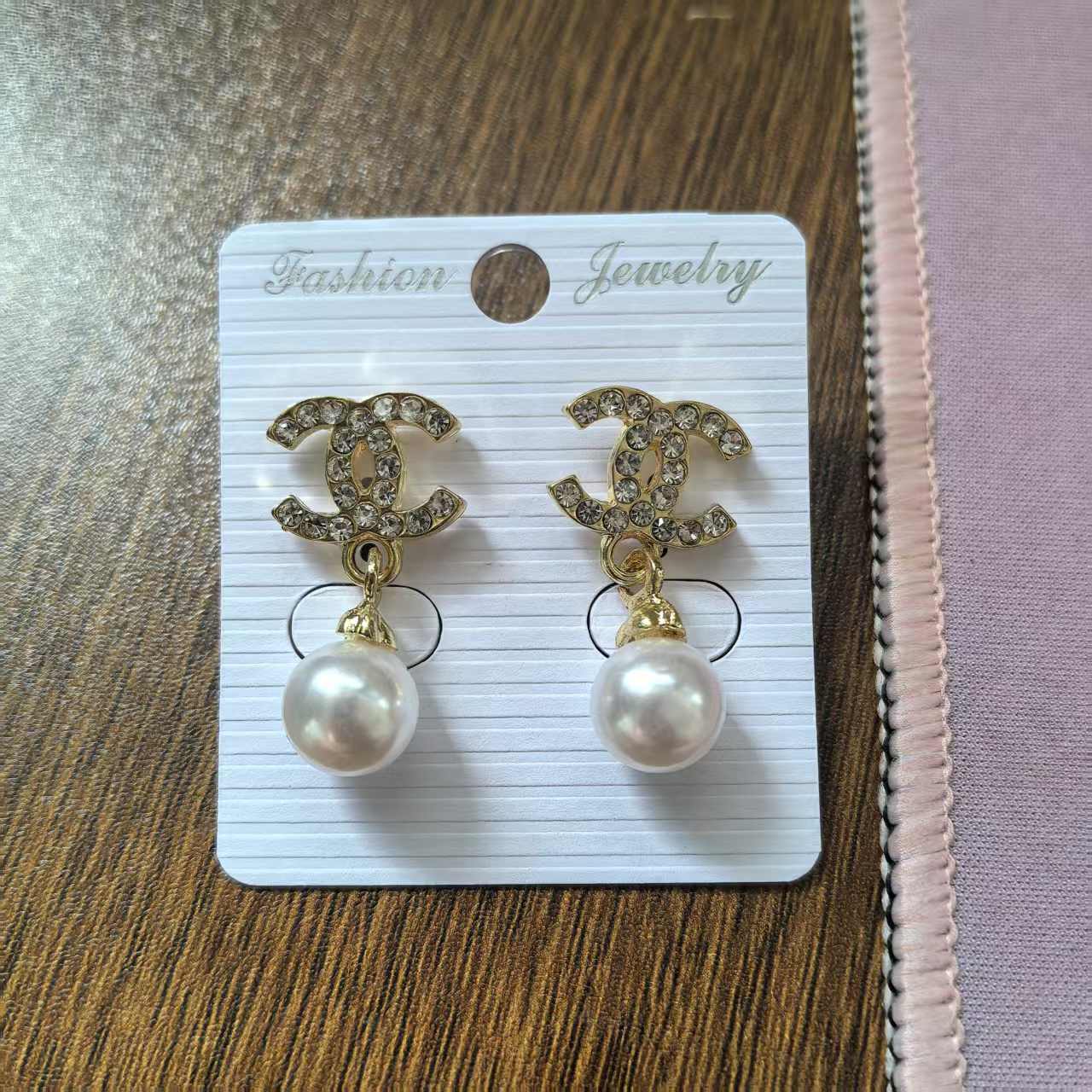 Chanel pearls CC earrings