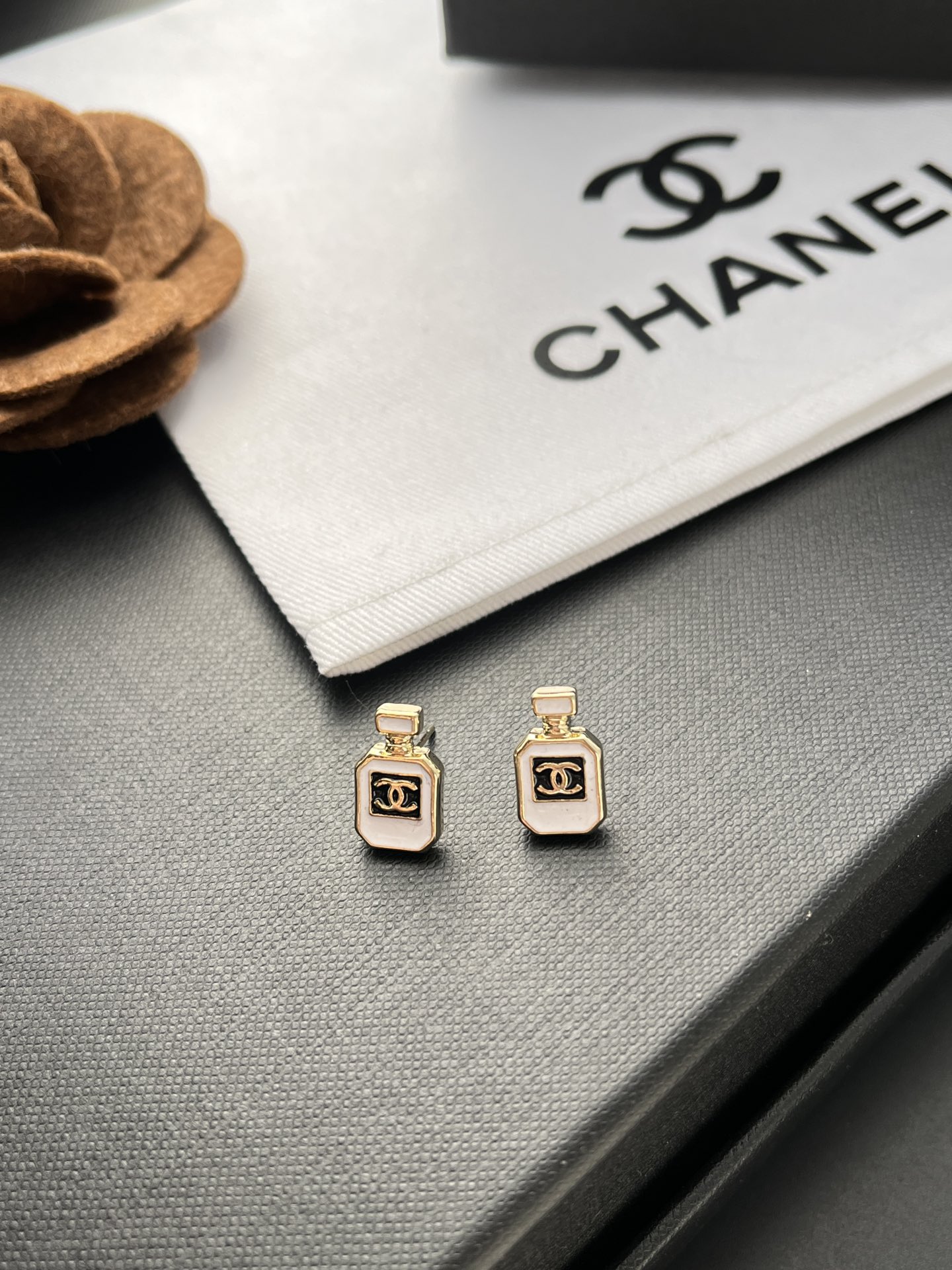 A1087 Chanel perfume bottle earrings