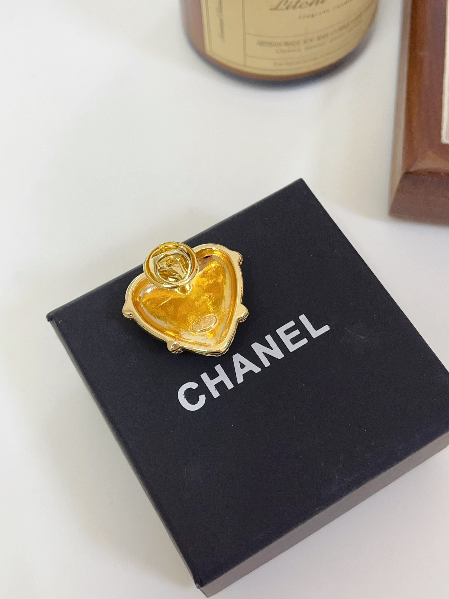 D179 Chanel brooch