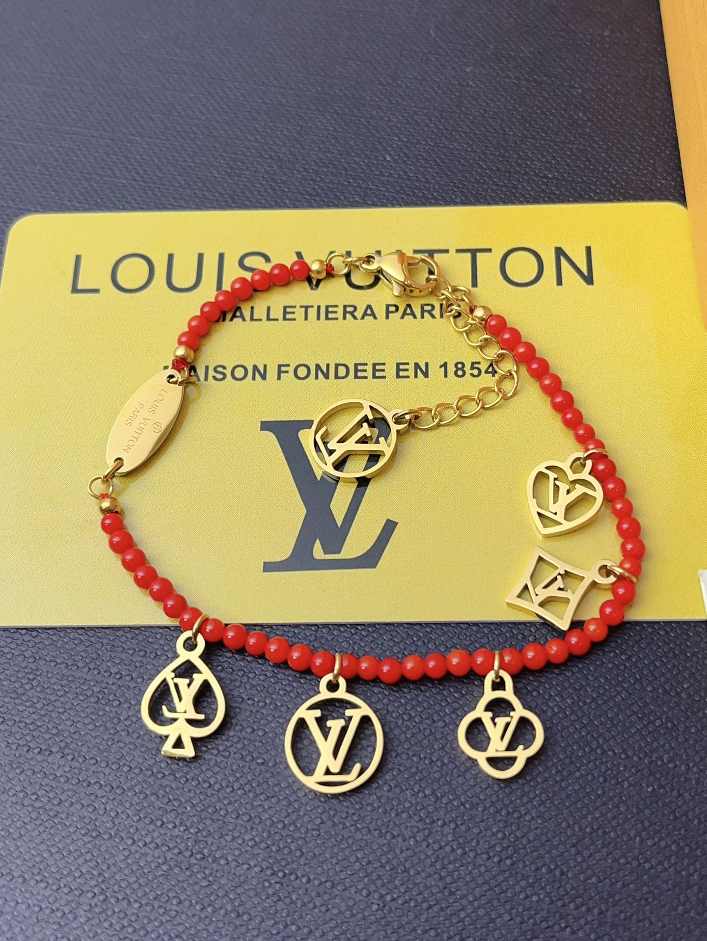 L189 LV GAME ON CHARMS M80281 Bracelet