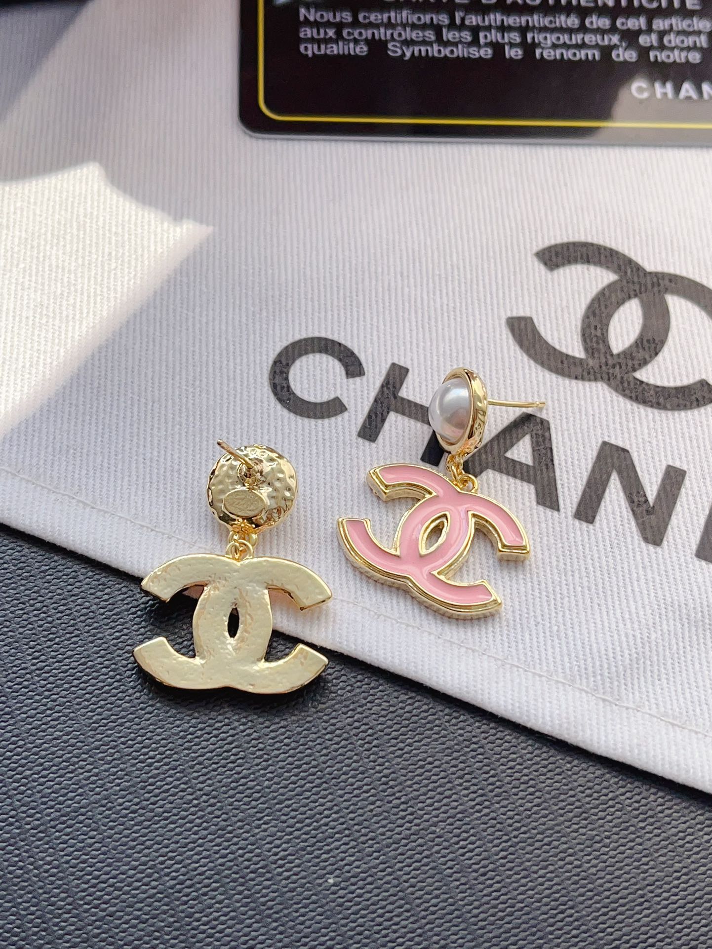 A1108 Chanel Pink CC earrings