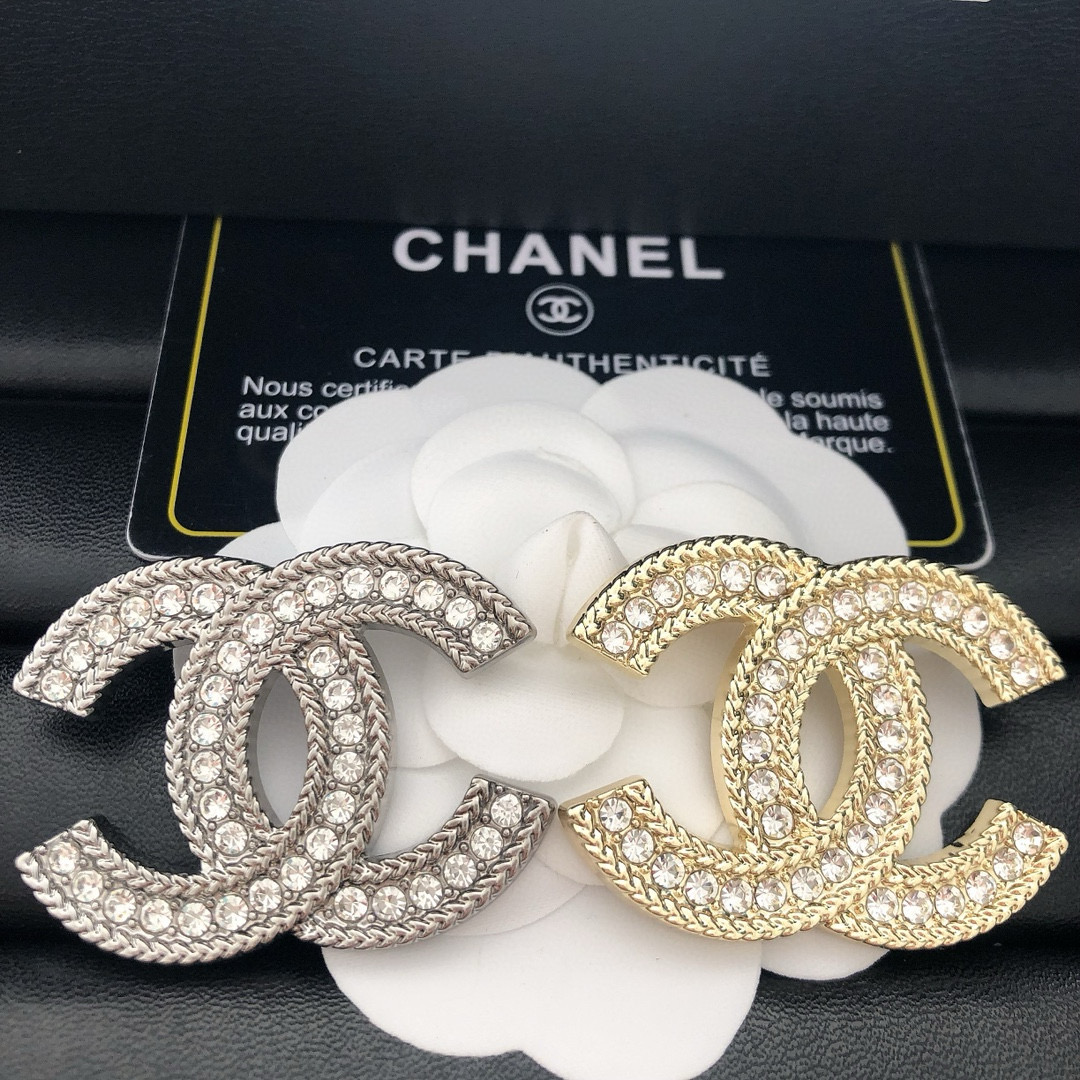Chanel pearls CC brooch 116397
