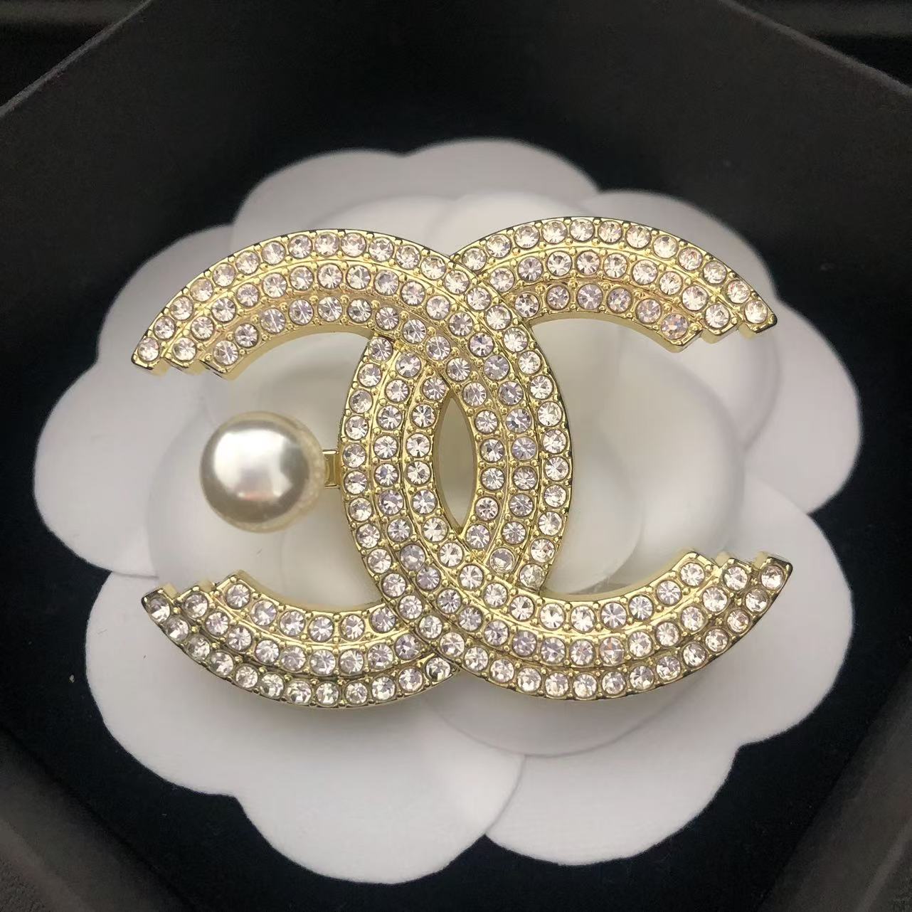 Chanel brooch 116396