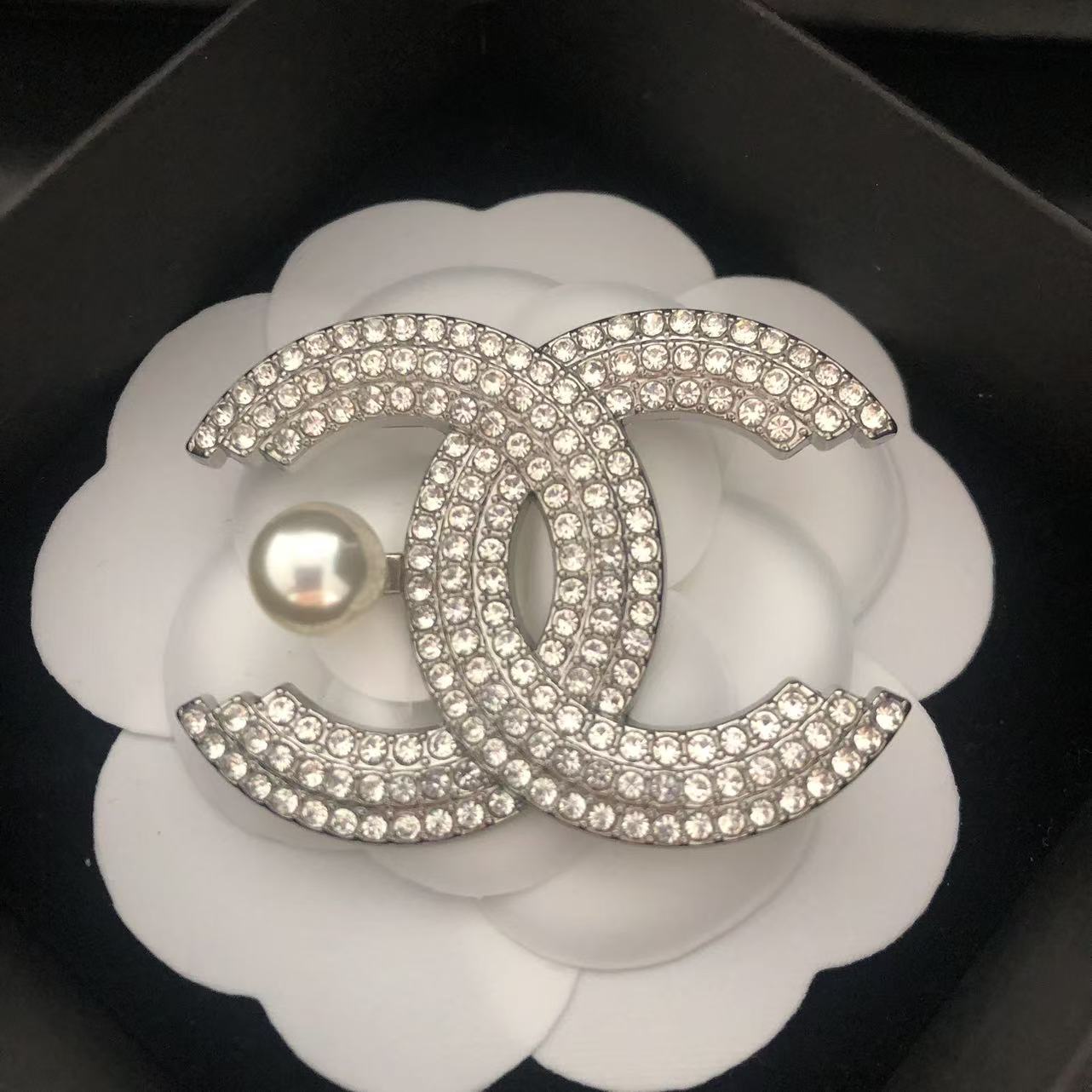 Chanel brooch 116396