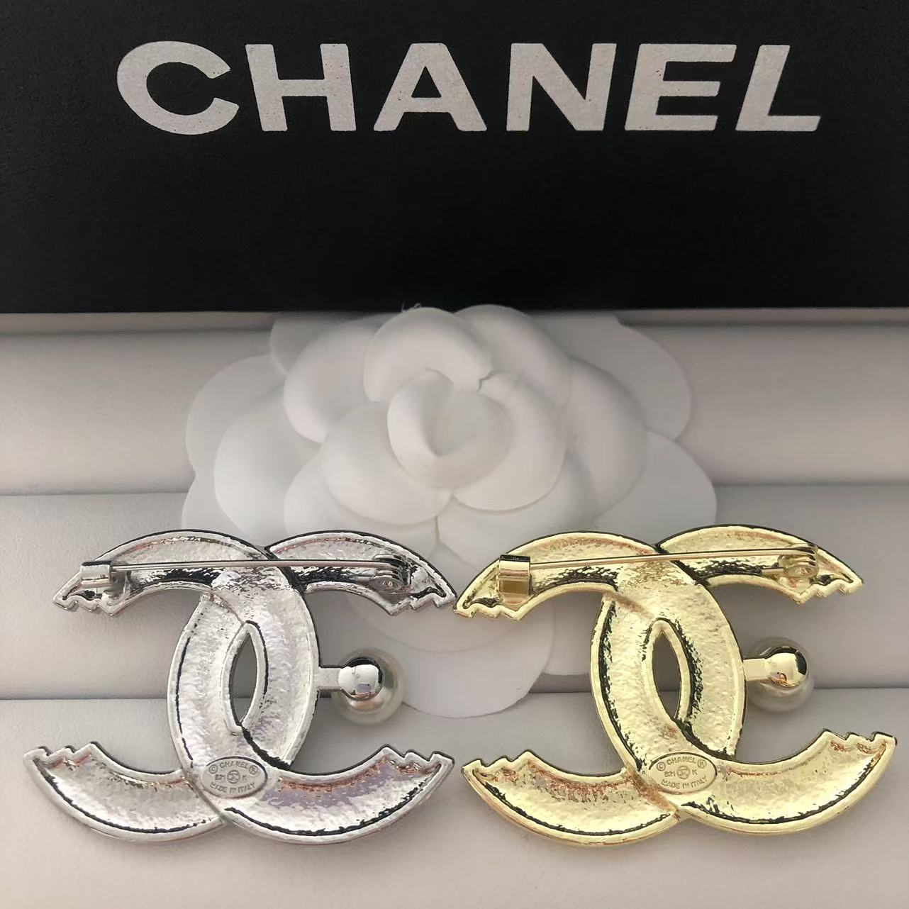 Chanel brooch 116396