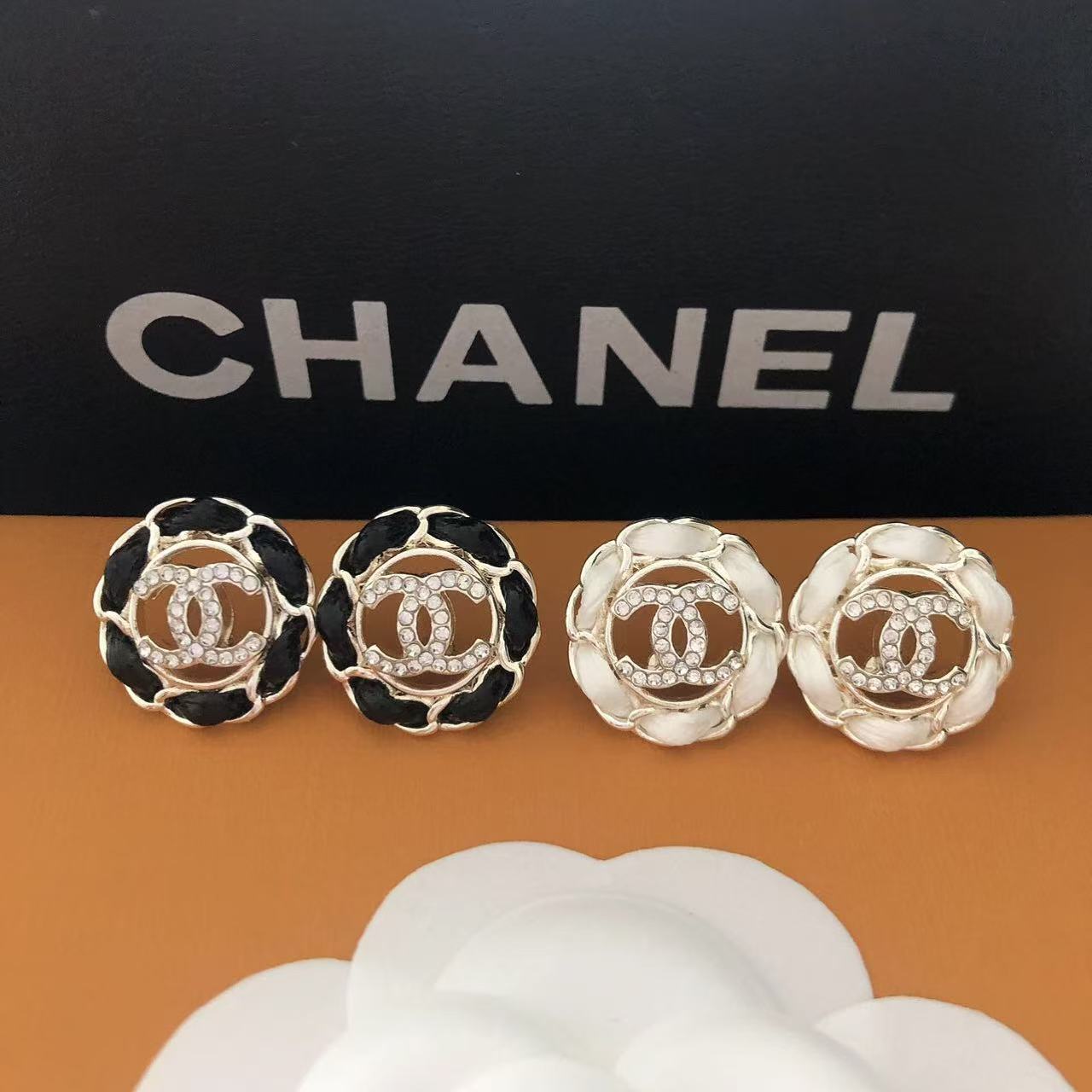 Chanel earrings 116394