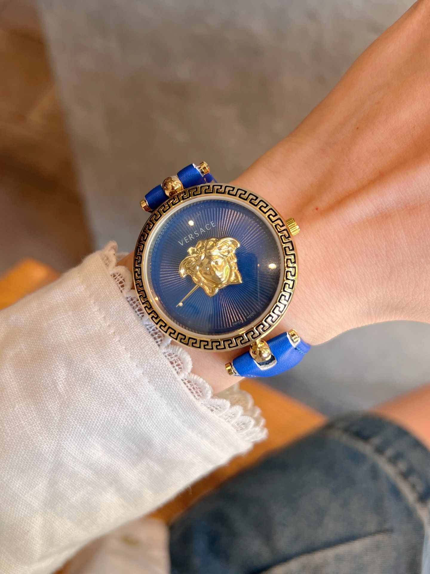 Versace leather quartz watch 116400