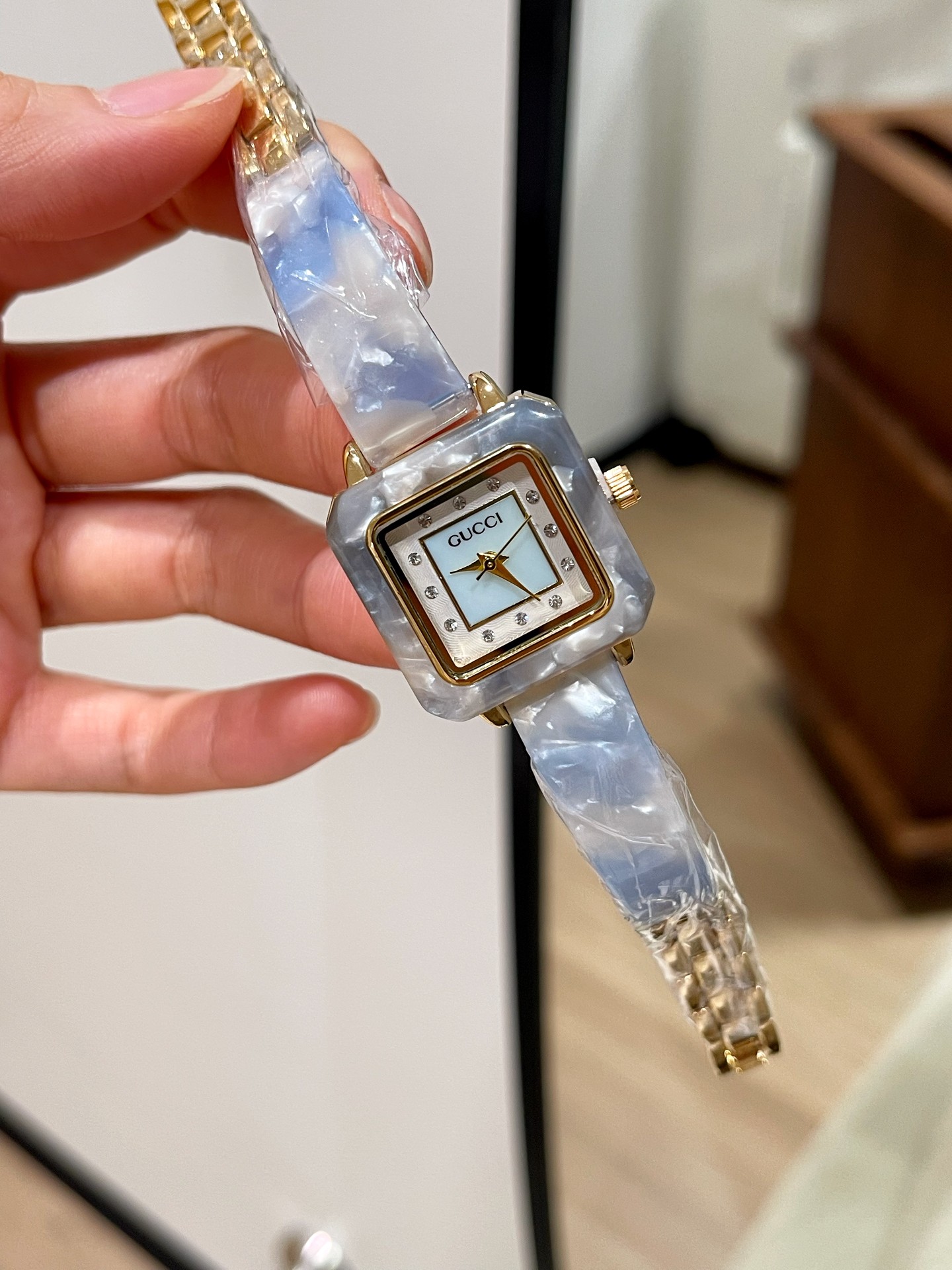 Gucci women square resin quartz watch 116399