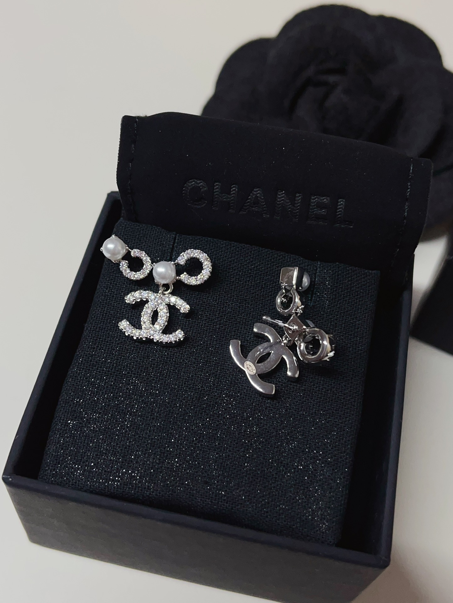 A1143 Chanel coco earrings