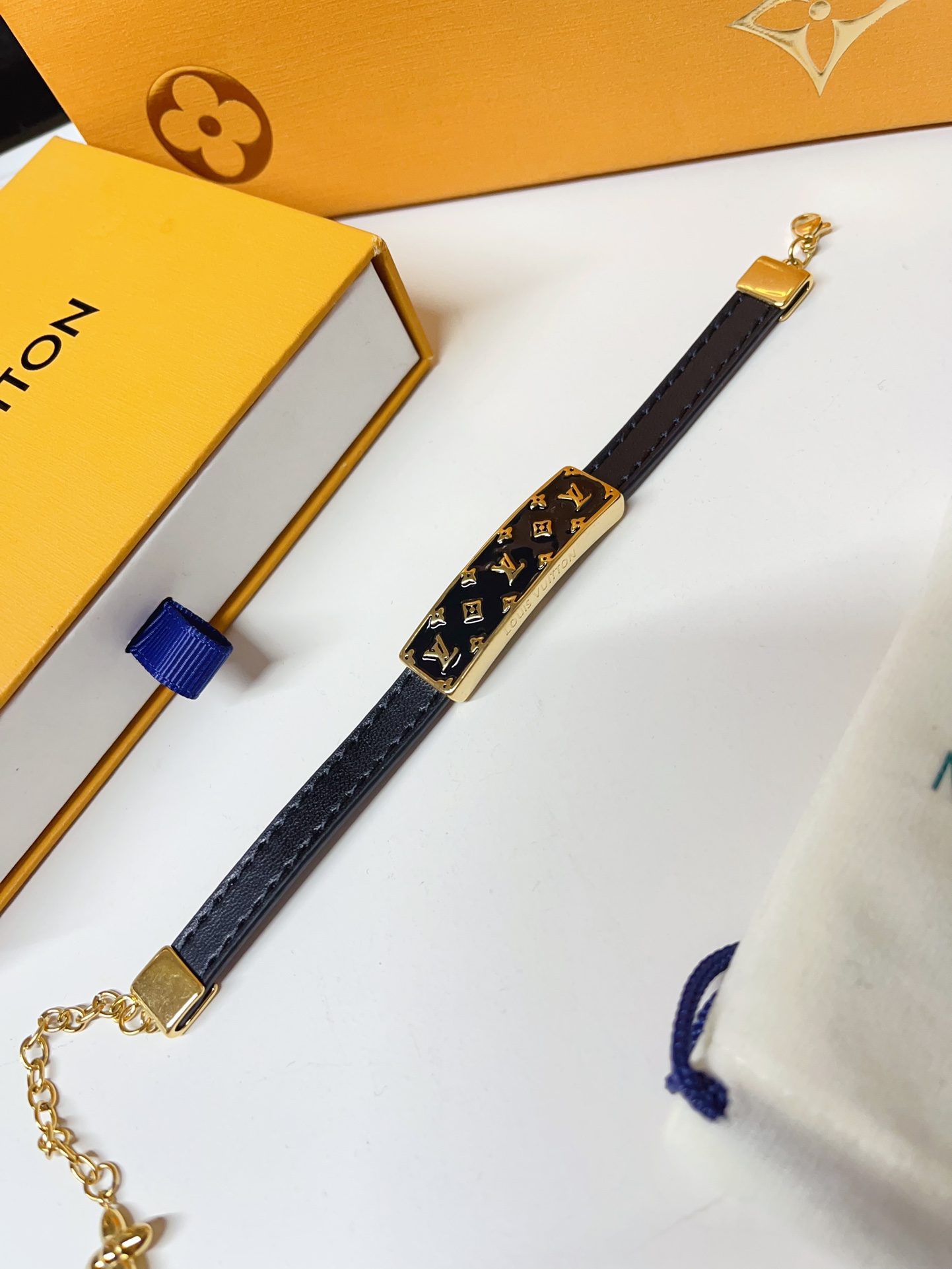 S443 LV Leather bracelet