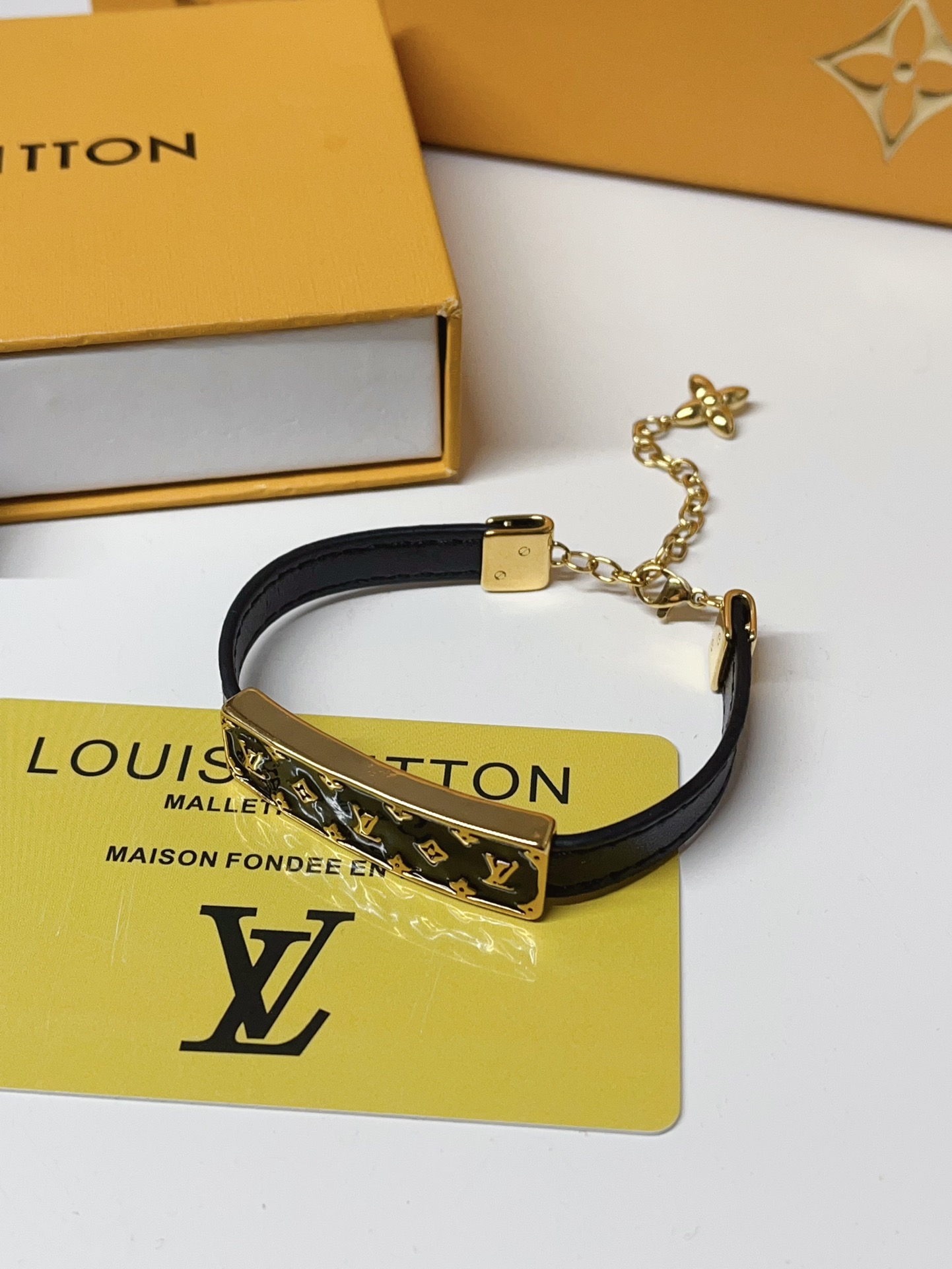 S443 LV Leather bracelet