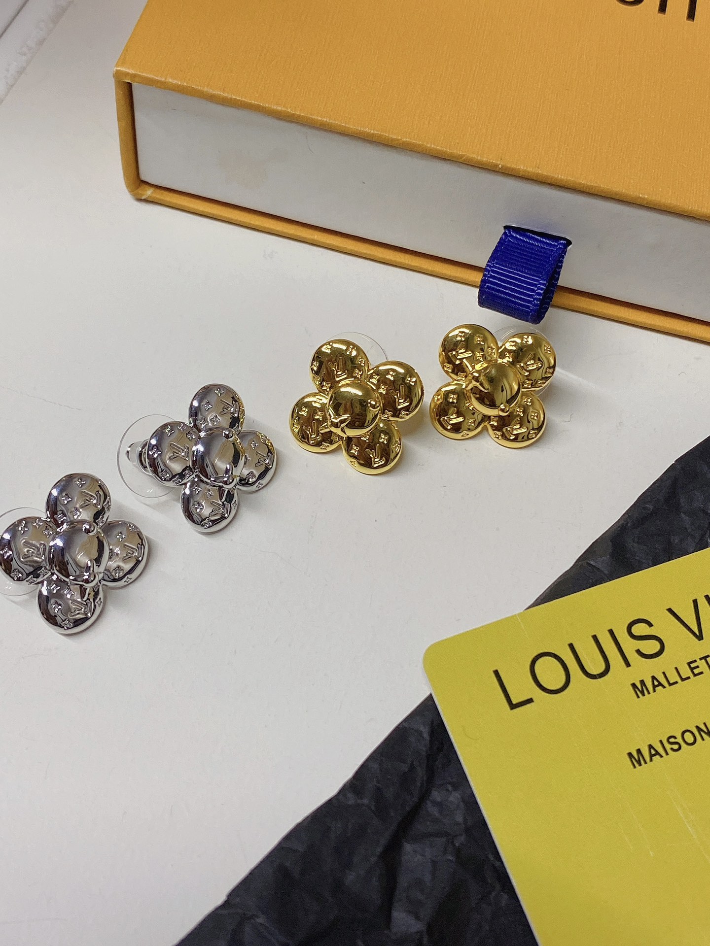 A1145 LV earrings