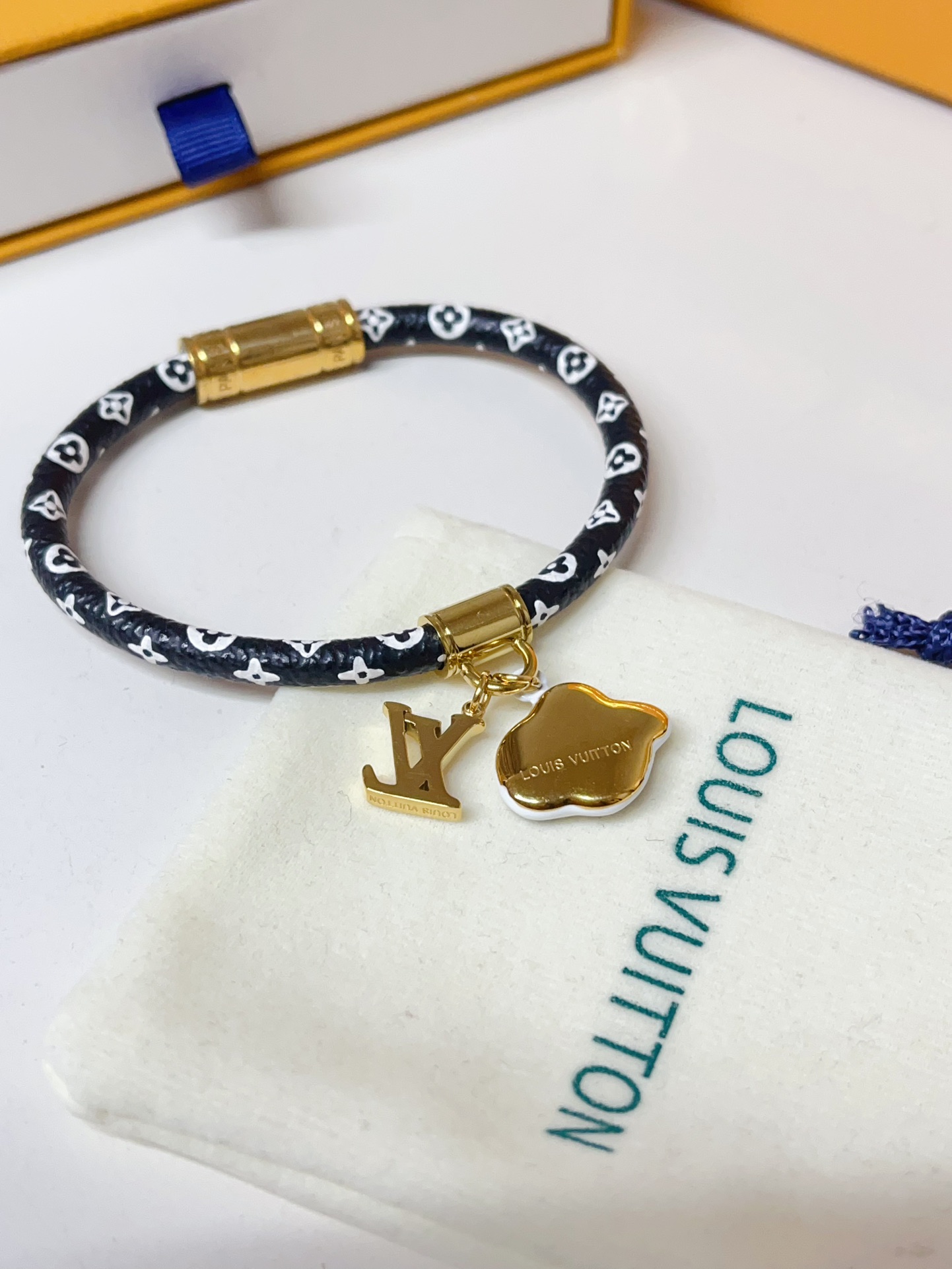 S445 LV Leather bracelet