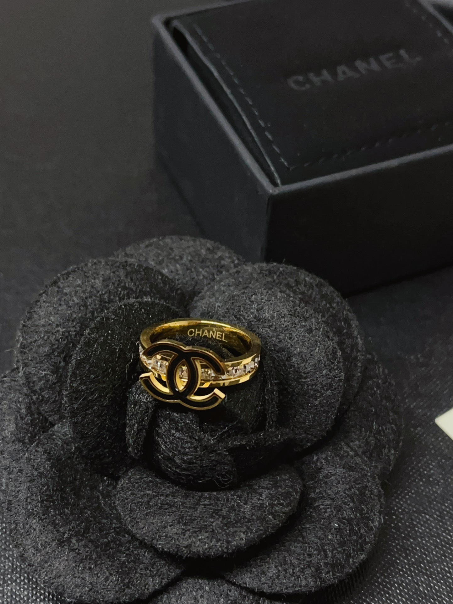 J135 Chanel Black CC Ring