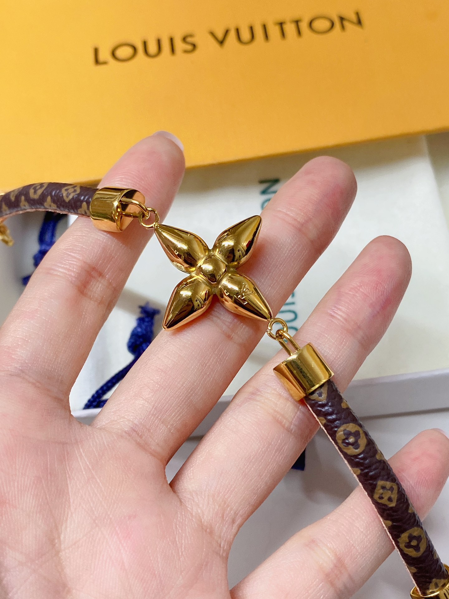 S439 LV LOUISETTE Leather bracelet