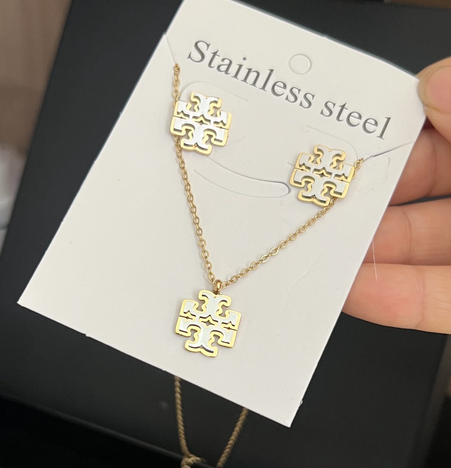 1 Set of Tory Burch Earrings and Necklace 116490