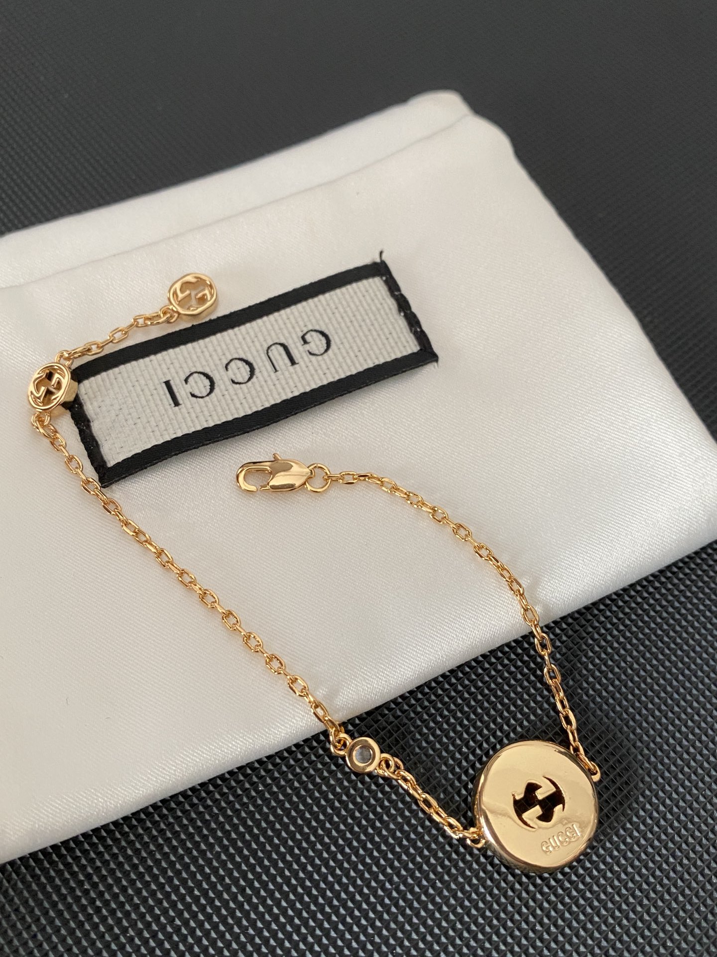 B322 Gucci GG bracelet