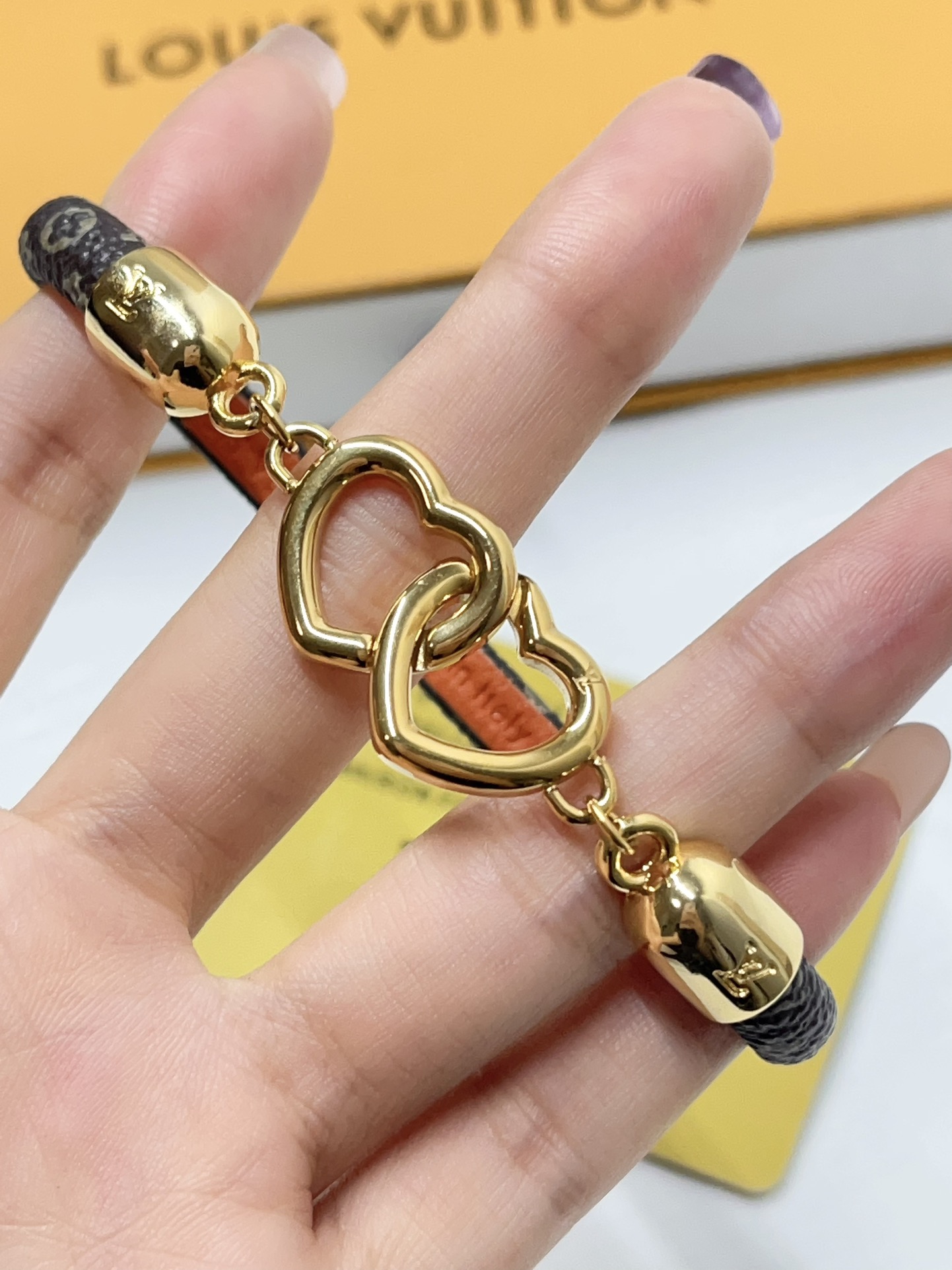 S451 LV sweet heart Leather bracelet
