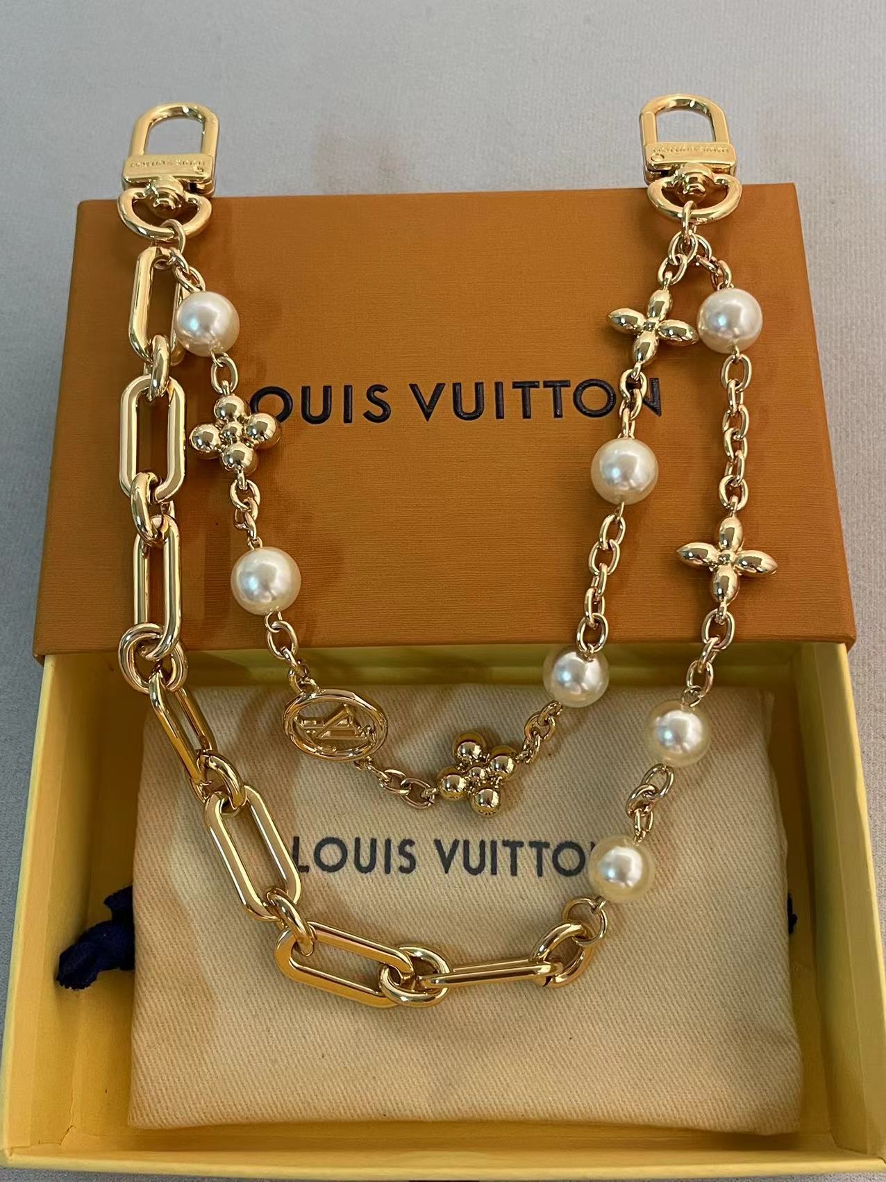 LV Figaro waist/bag chain charms 116581