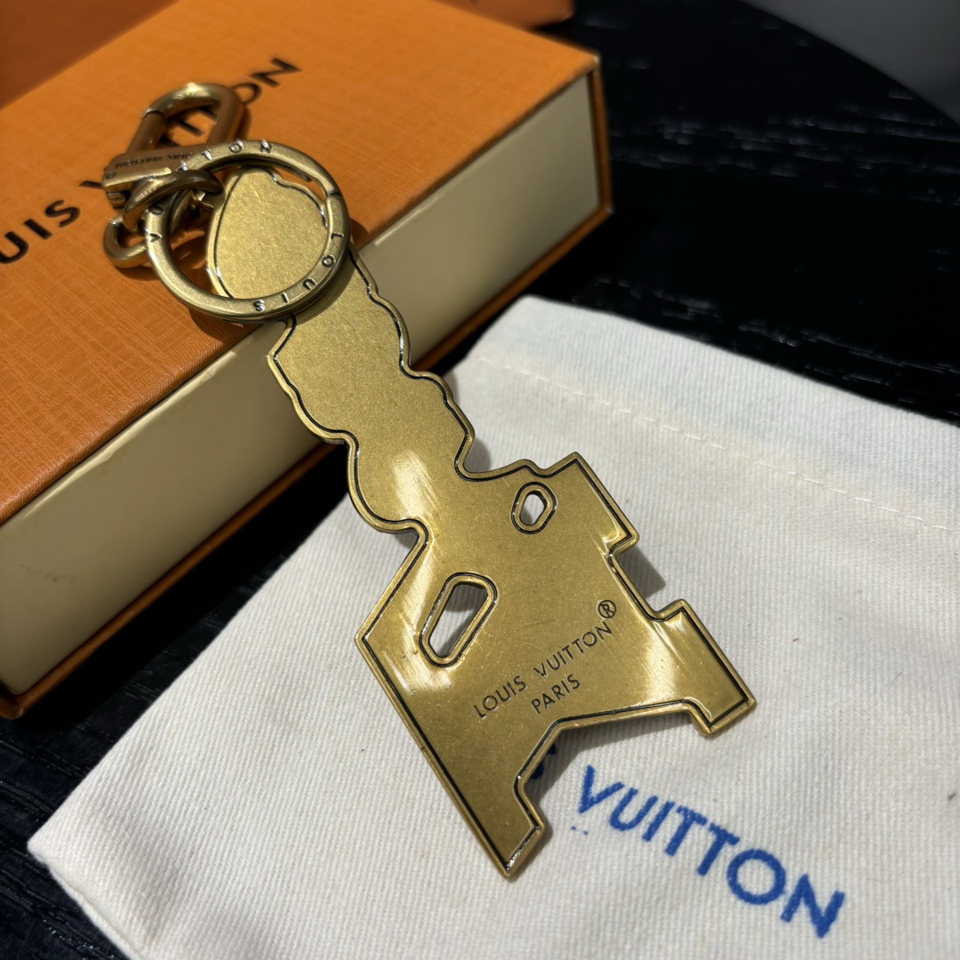 LV Louis vuitton copper vintage key charms M01711