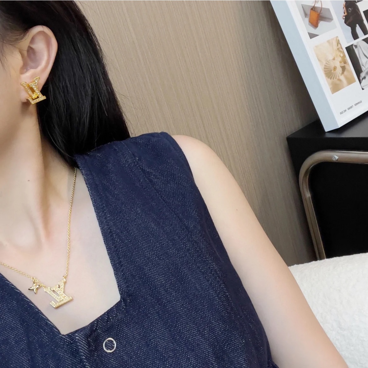 A1242 Chanel earrings
