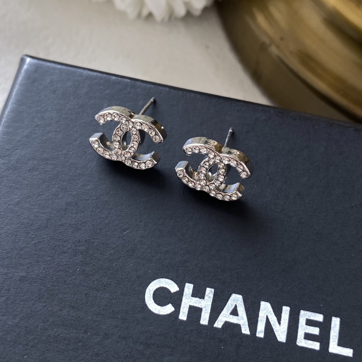 A1601 Chanel cc earrings