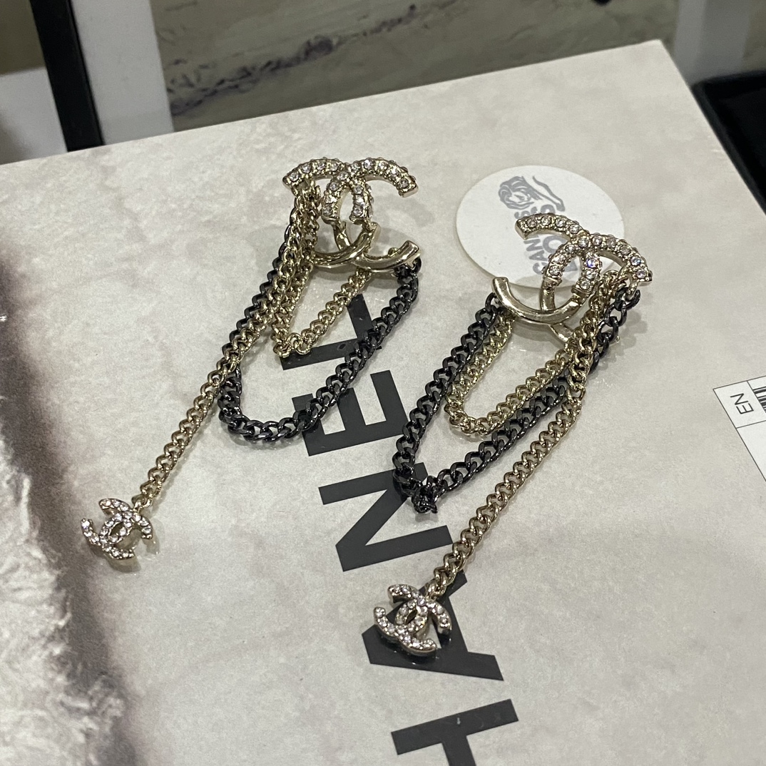 A609 Chanel earrings