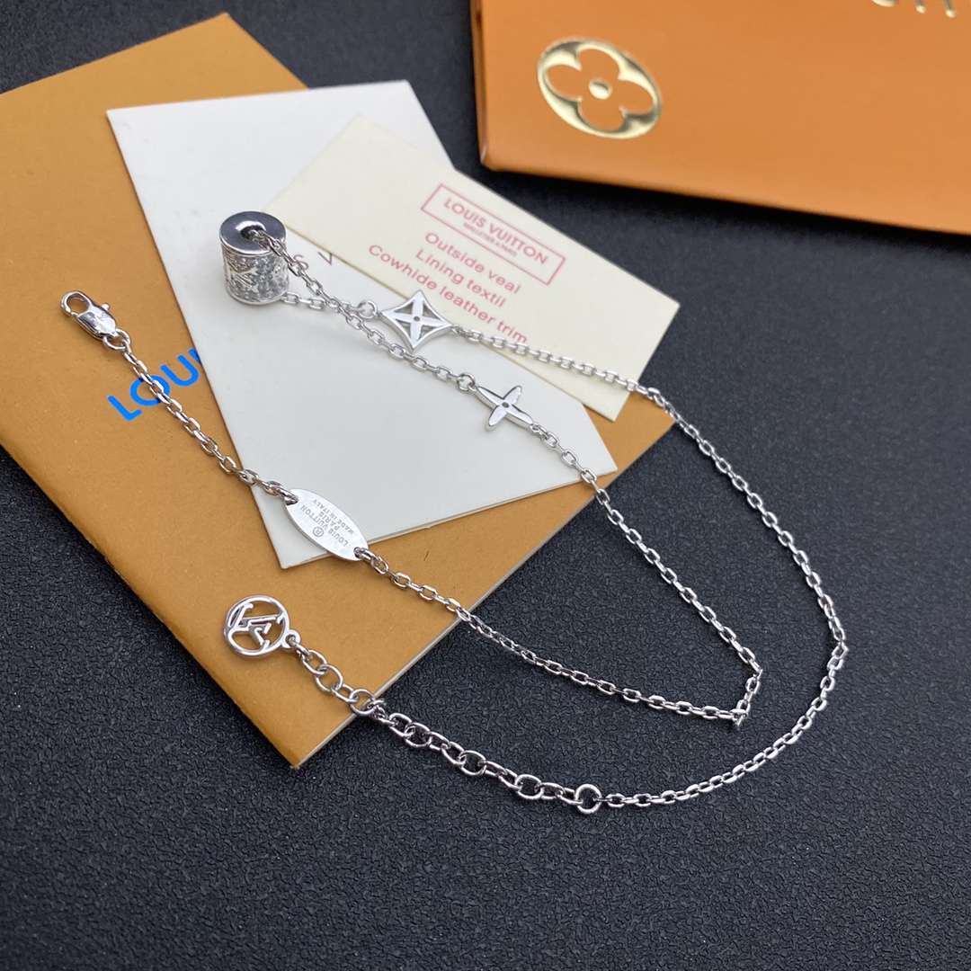 B395  LV necklace
