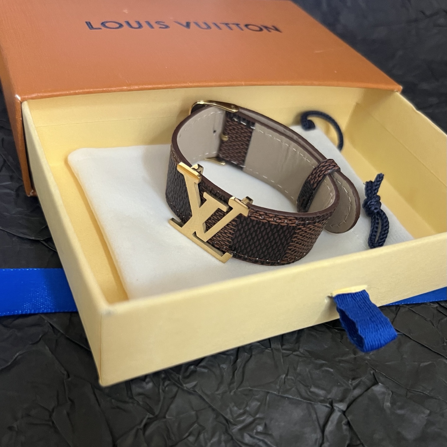 LV Leather bracelet 116617