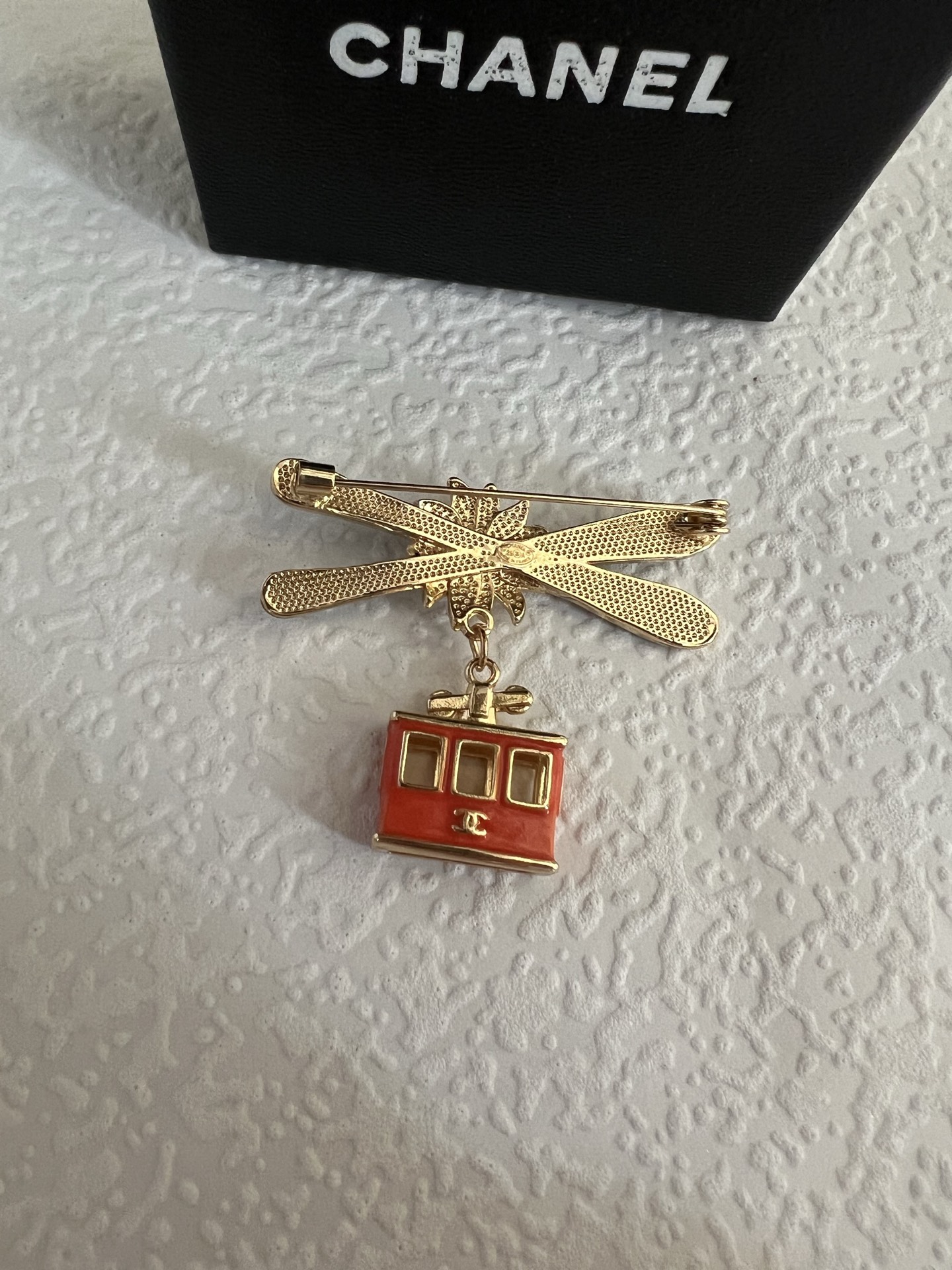 Chanel brooch 116605