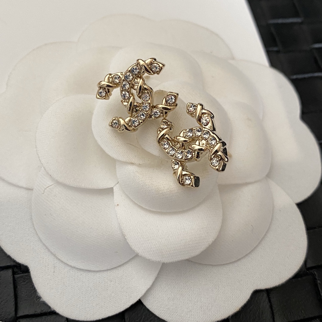 A338  Chanel earrings