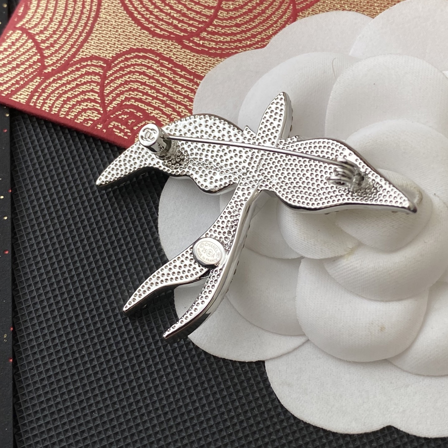 C396 Chanel brooch