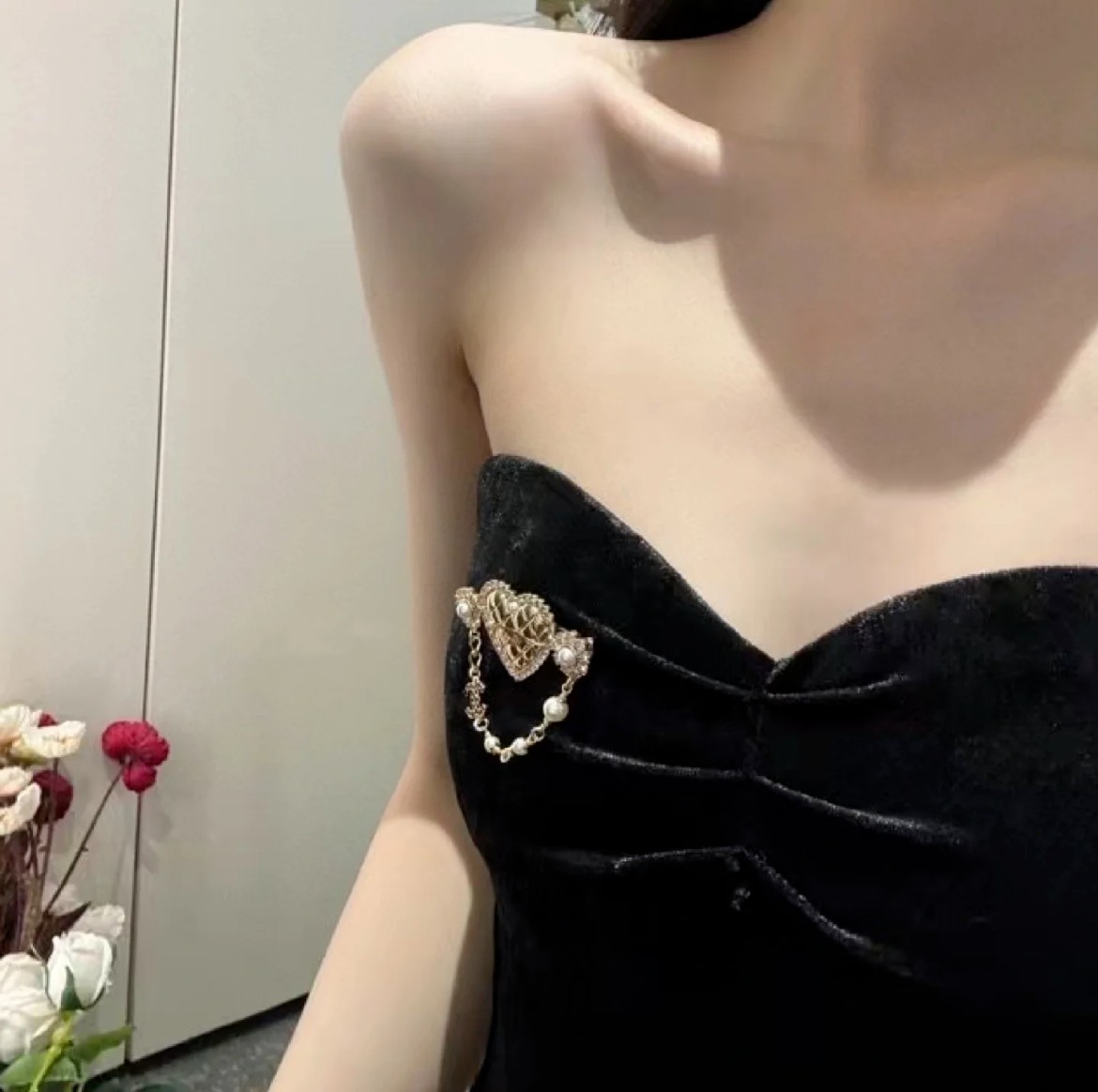 C270 Chanel brooch