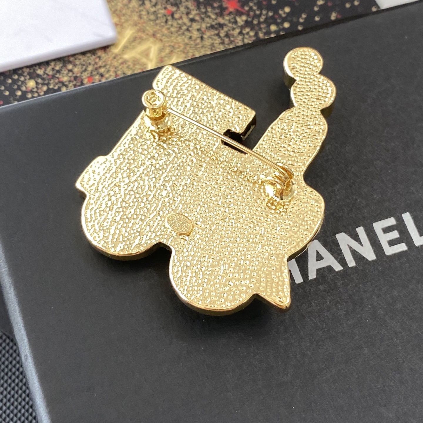 C343 Chanel brooch
